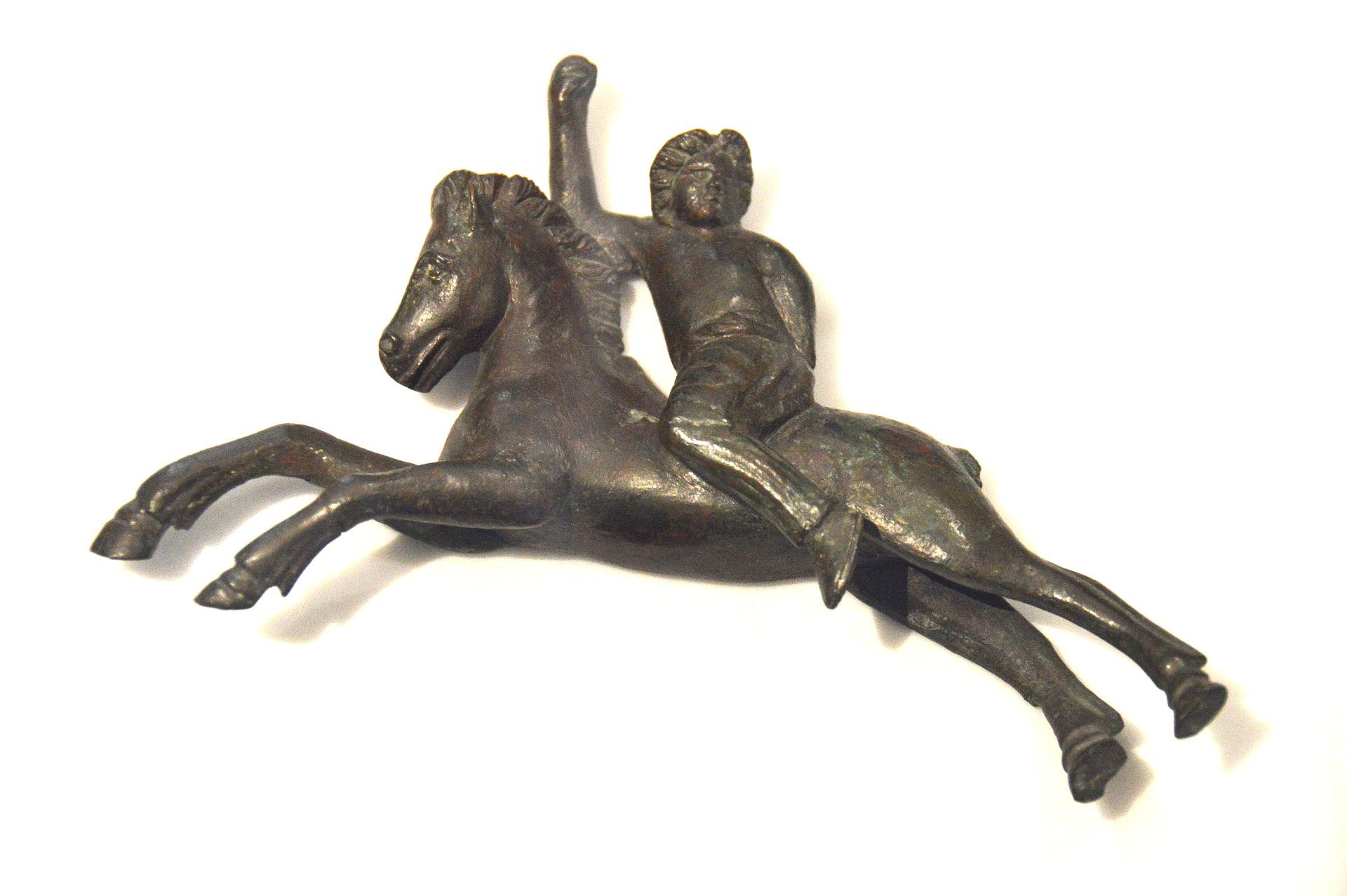 BARBARO A CAVALLO (applique) (sec. I d.C)
