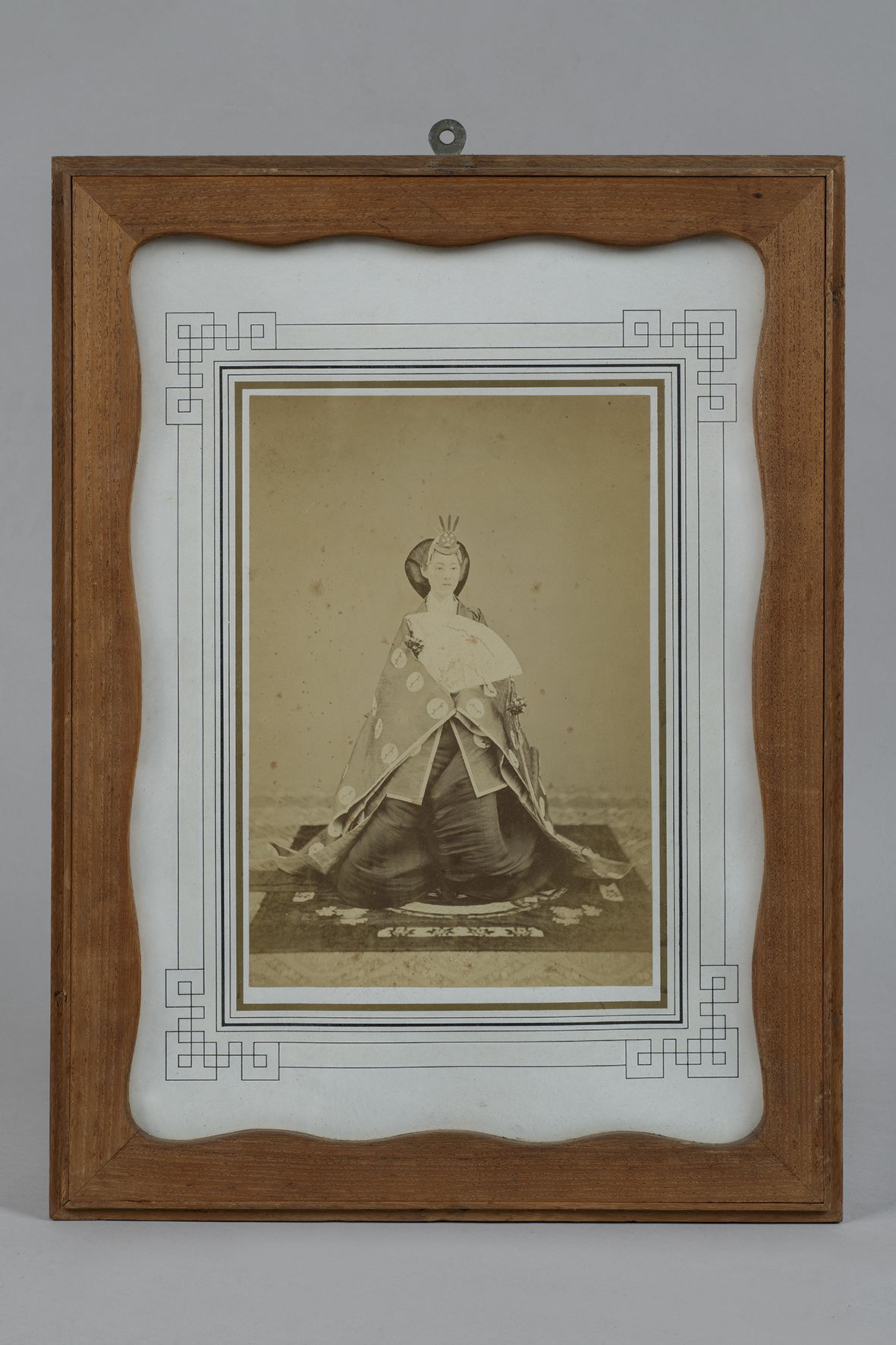 S. M. Haruko Imperatrice del Giappone, Imperatrice del Giappone (Fotografia diplomatica) - produzione giapponese (ultimo quarto XIX)