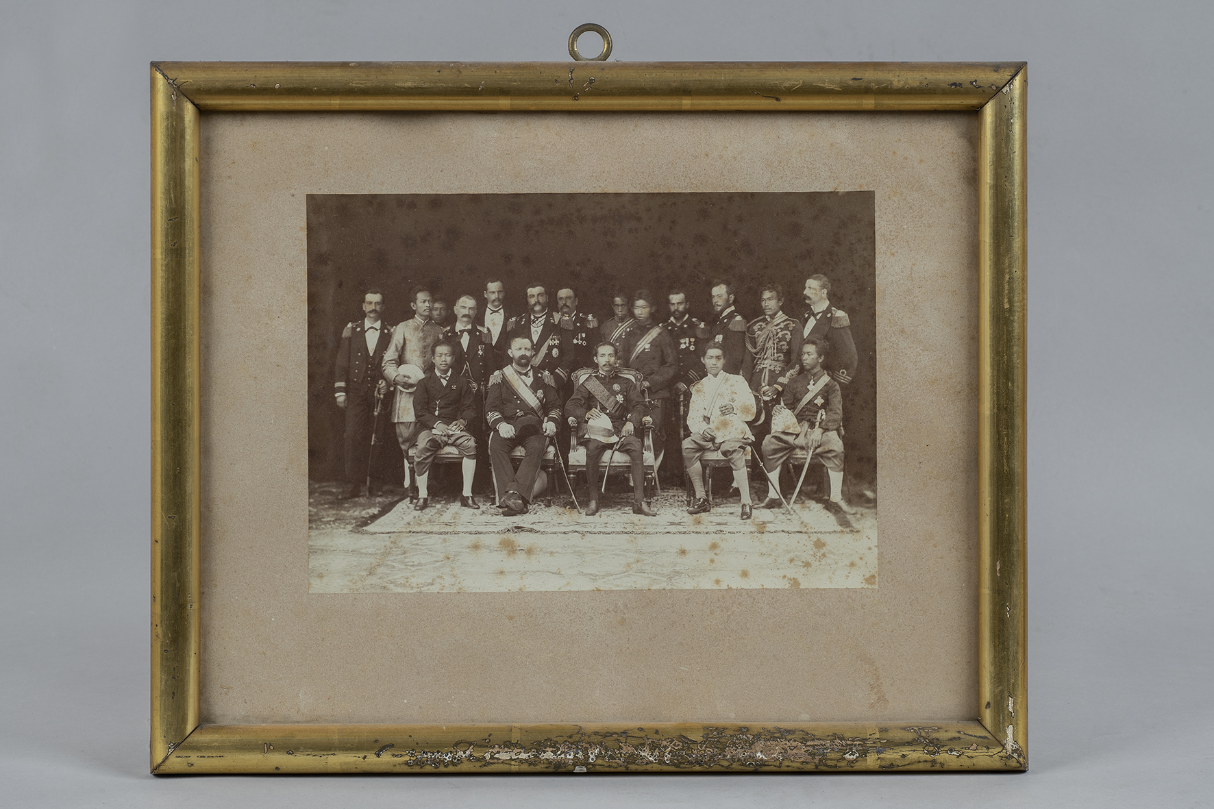 Il Duca di Genova, il Re Chulalongkorn e le rispettive delegazioni (1881) (Fotografia diplomatica) - ambito siamese (ultimo quarto XIX)