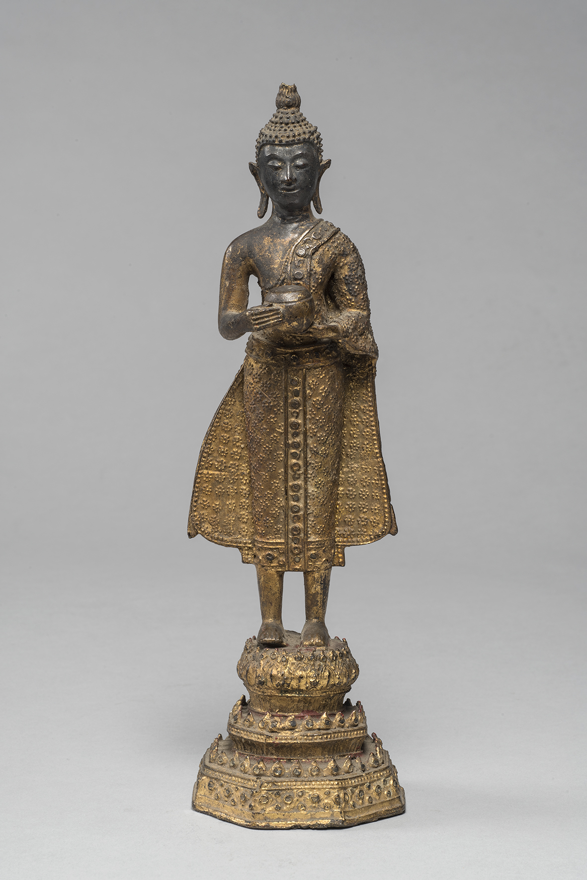 Buddha stante con ciotola (scultura) - ambito siamese (seconda metà XIX)