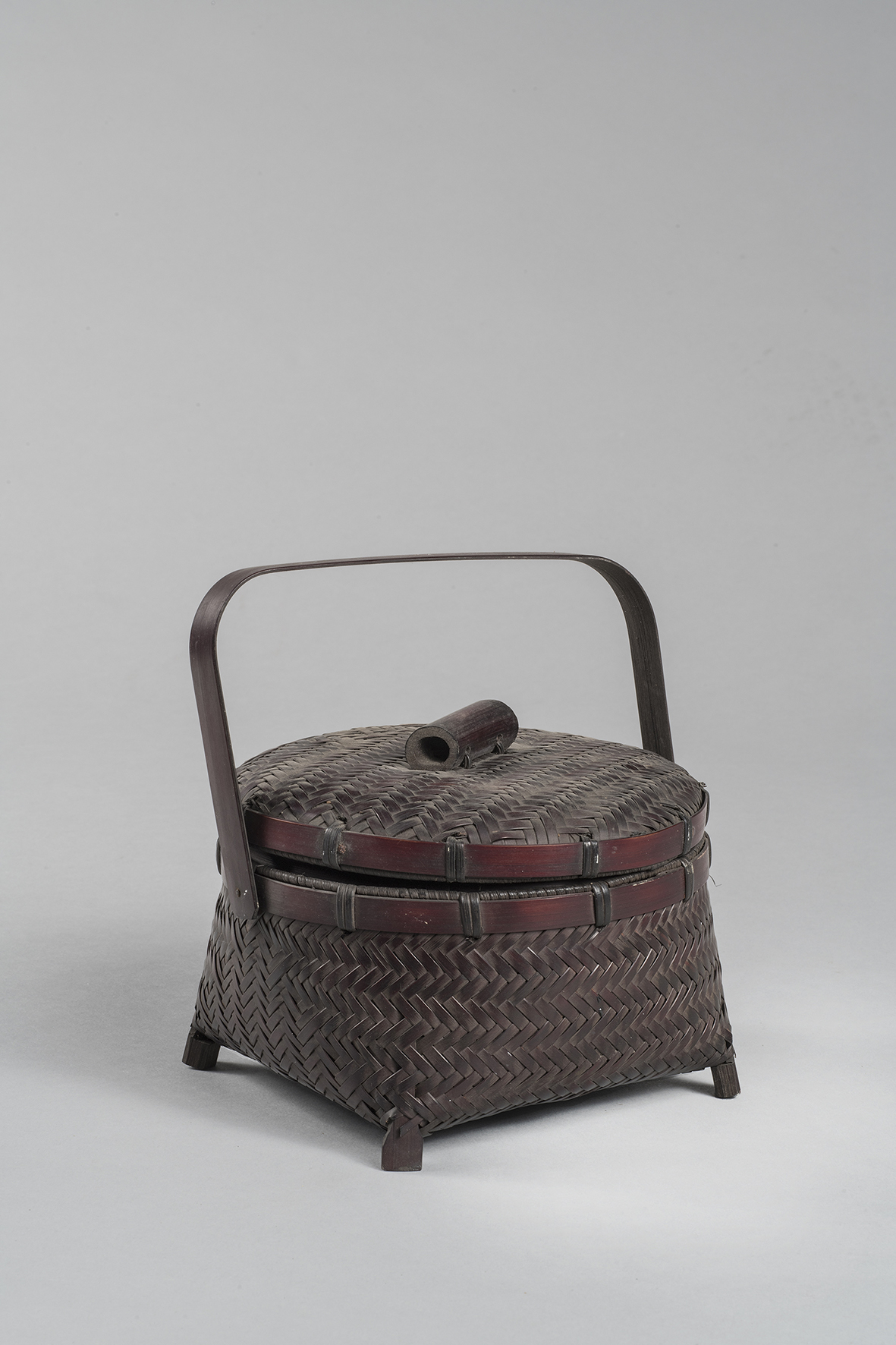 cestino di bambù (cestino) - ambito giapponese (ultimo quarto XIX)