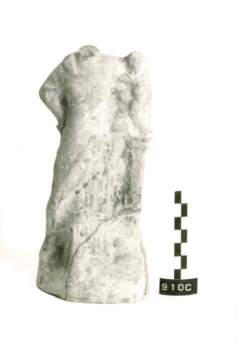 Figura femminile; Erote? (statuetta/ femminile, statuetta di figura femminile appoggiata ad un pilastrino) - produzione locale (SECOLI/ III a.C./ II a.C)