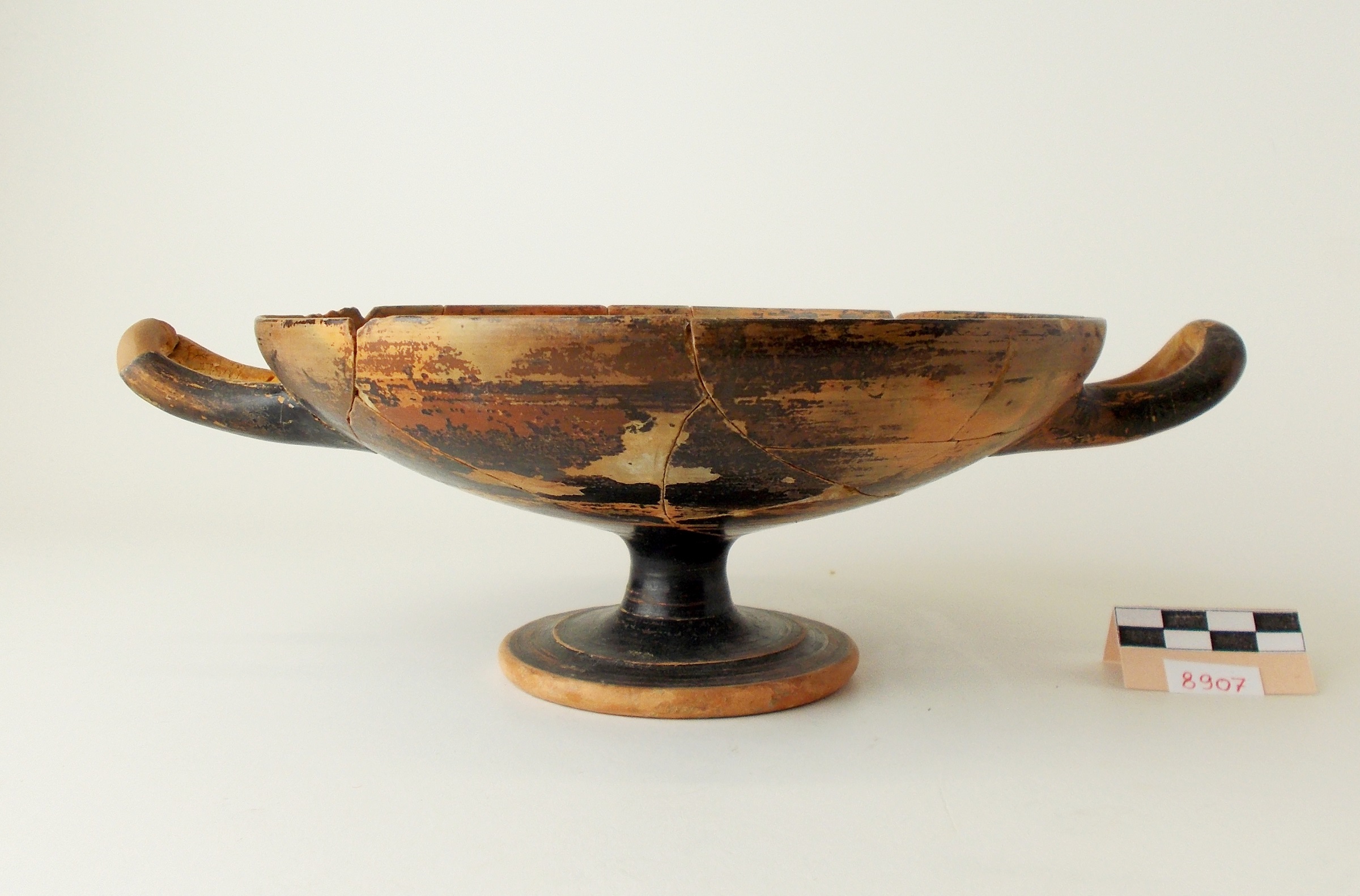 kylix - produzione attica (primo quarto SECOLI/ V a.C)