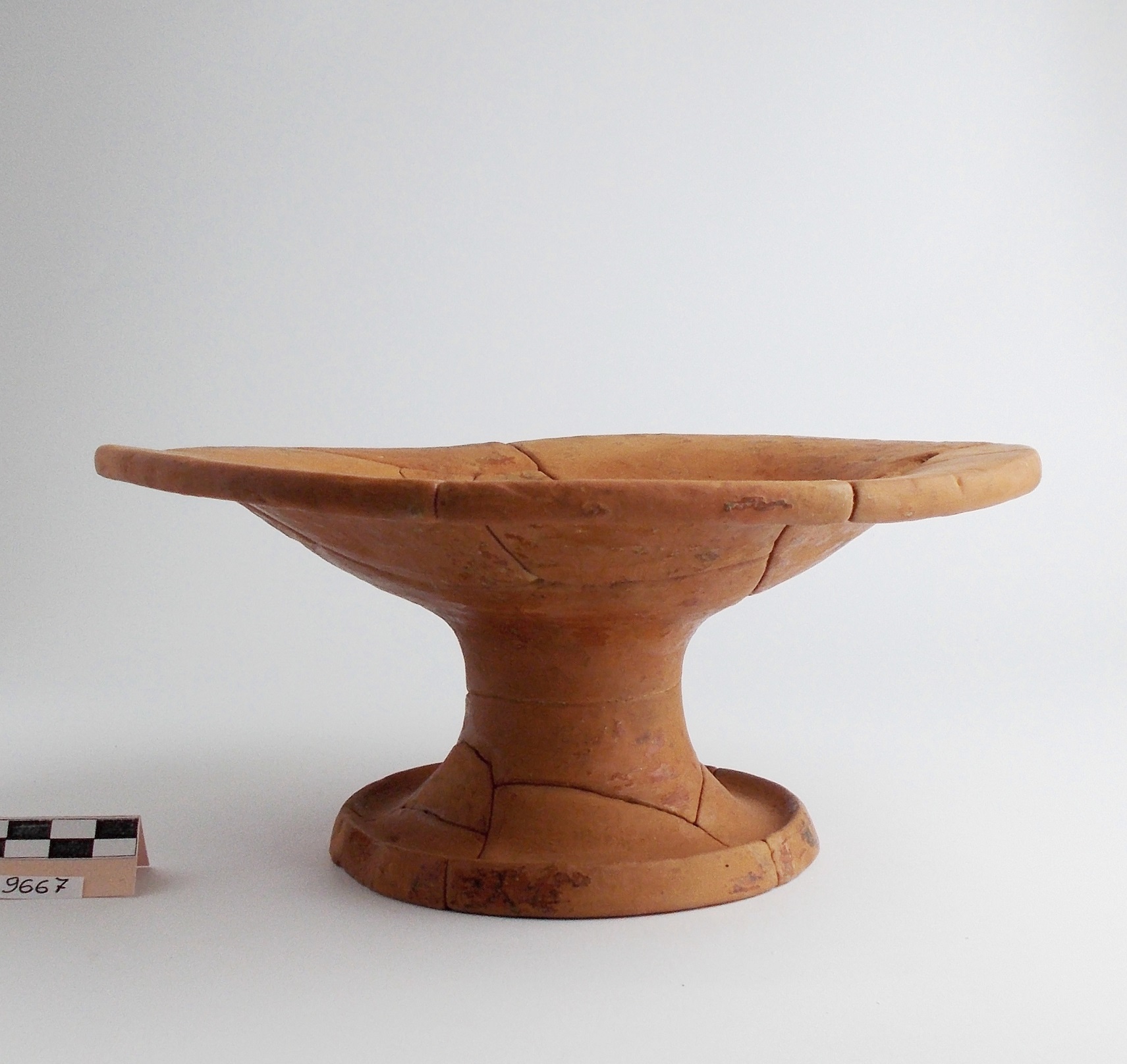 piatto, su alto piede, Morel, 1111c1/1115a1 - produzione locale (fine/ inizio secc. IV/ III a.C)