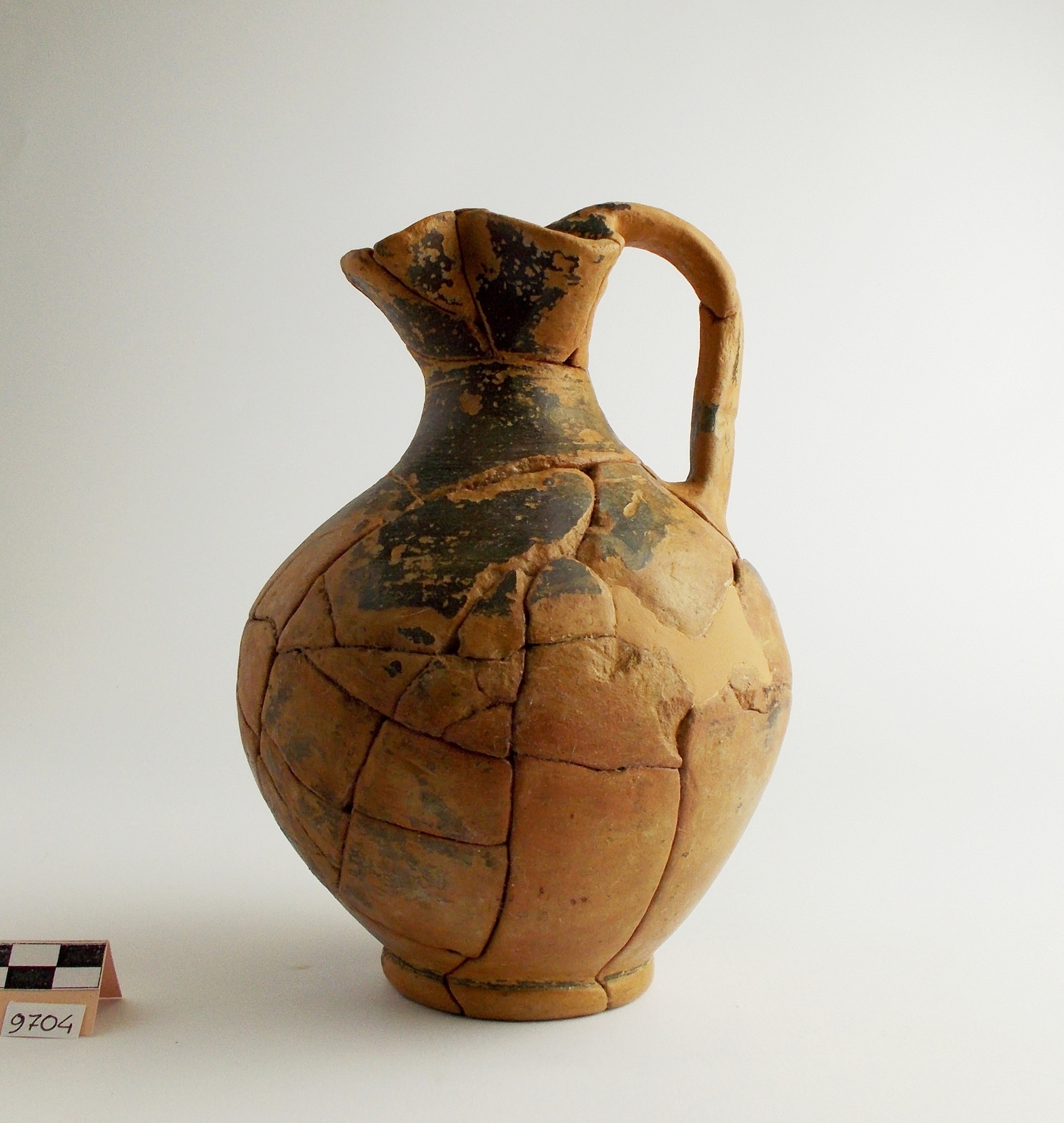 oinochoe, a bocca trilobata - produzione locale (fine/ inizio secc. IV/ III a.C)