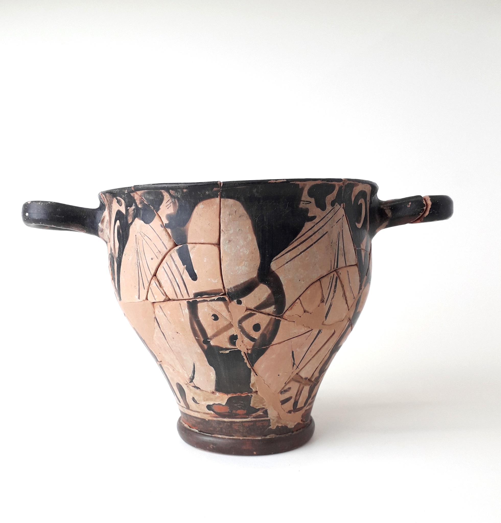 skyphos di Gruppo del Ragazzo Grasso - produzione attica (primo quarto sec. IV a.C)