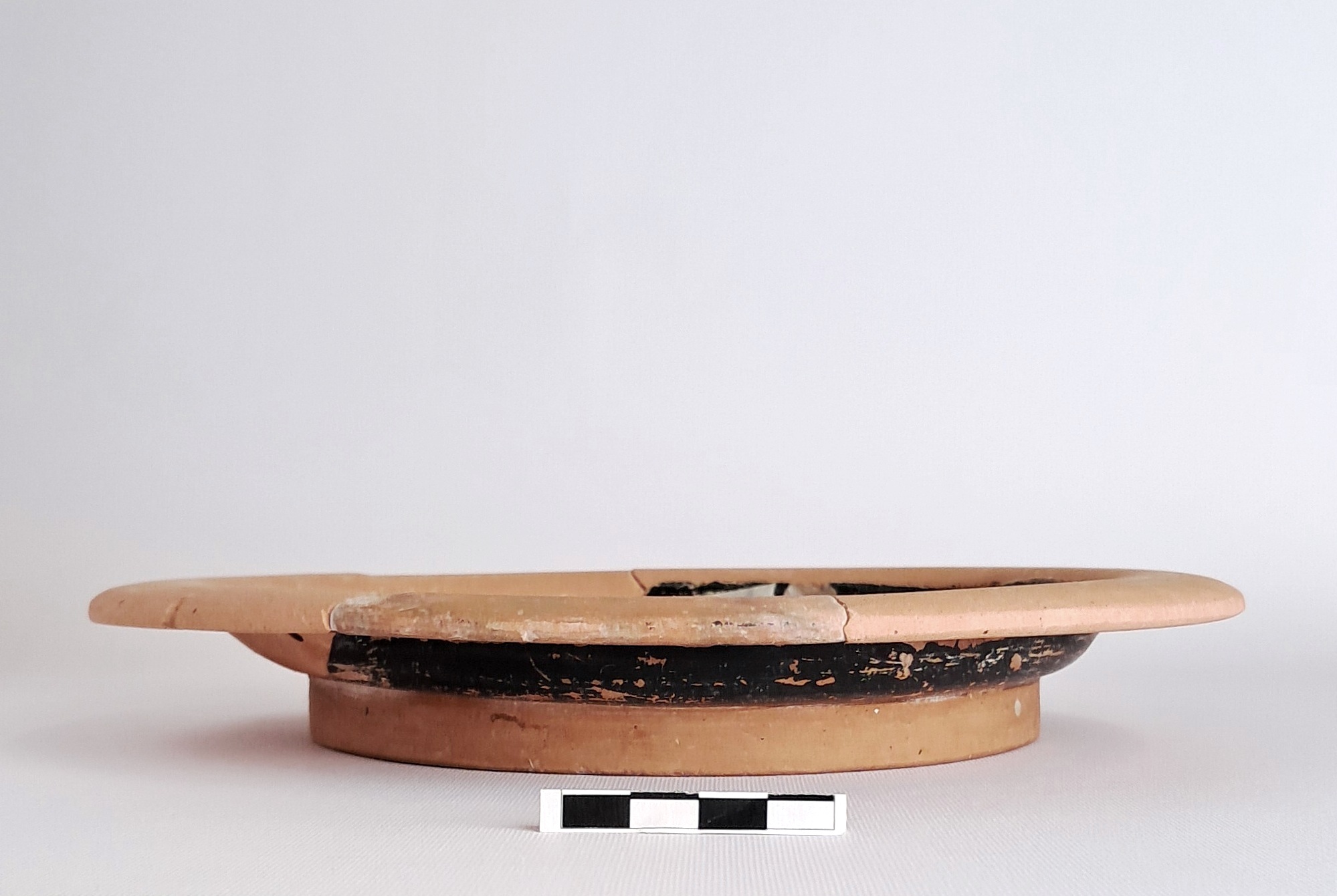 piatto - produzione attica (fine/ inizio SECOLI/ ARCHI DI SECOLI/ VI a.C.-V a.C)