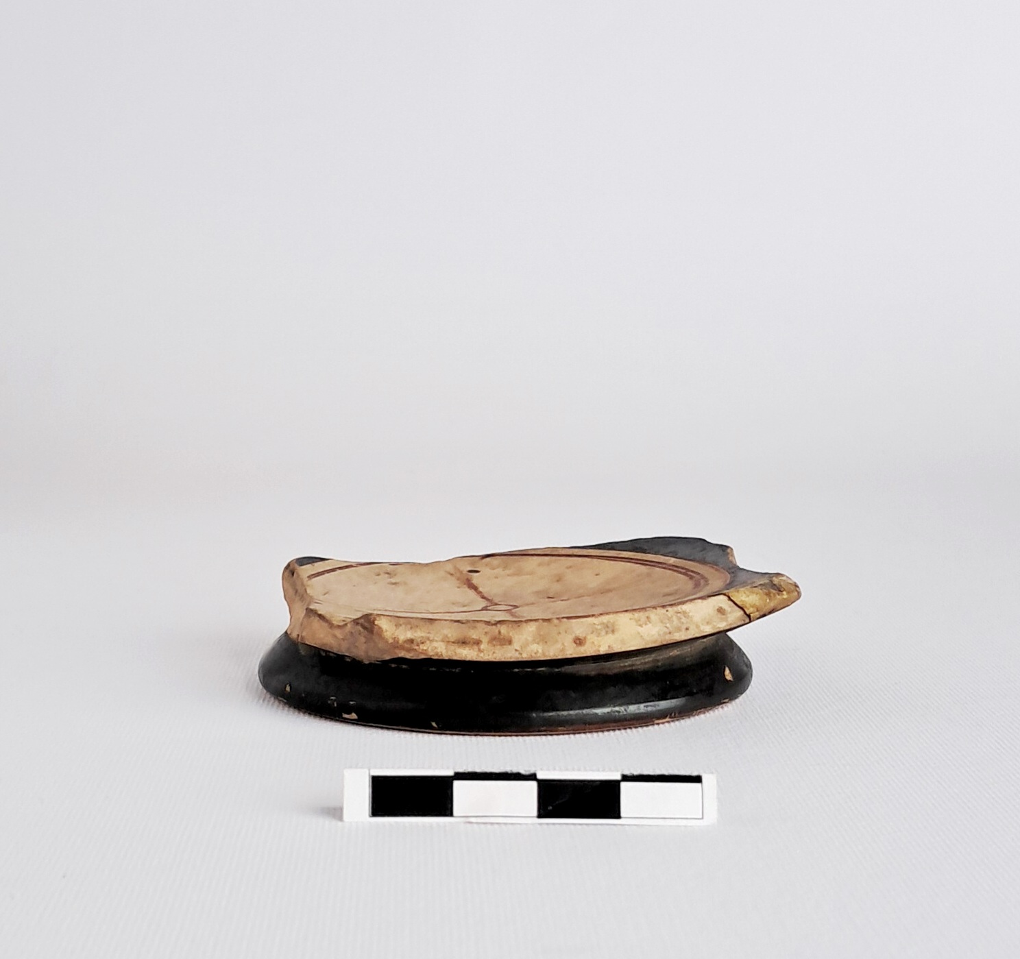 coppa/ piede - produzione attica (seconda metà sec. V a.C)