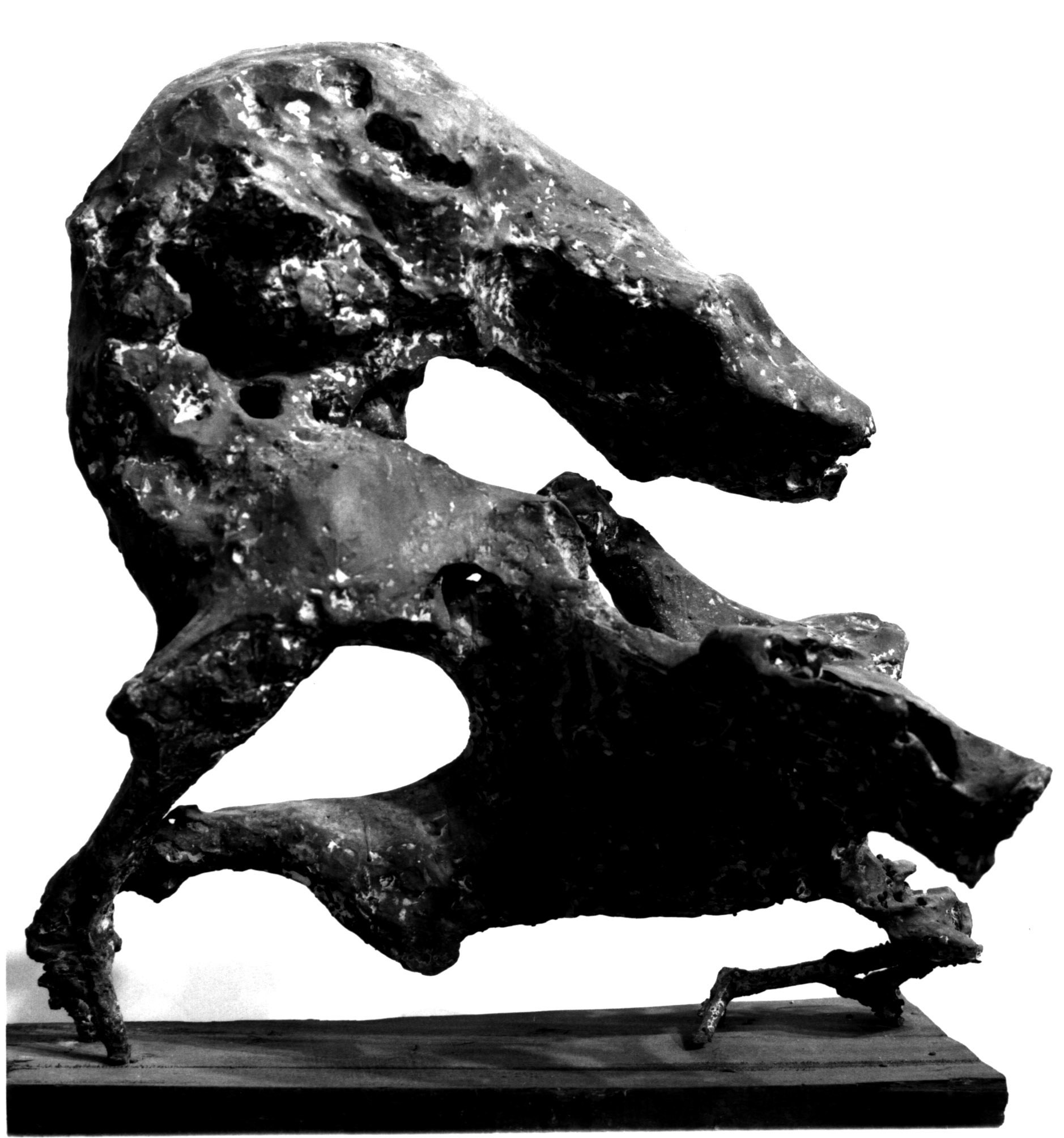 Cane che brucia, scultura astratta (scultura, opera isolata) di Finotti Novello (sec. XX)