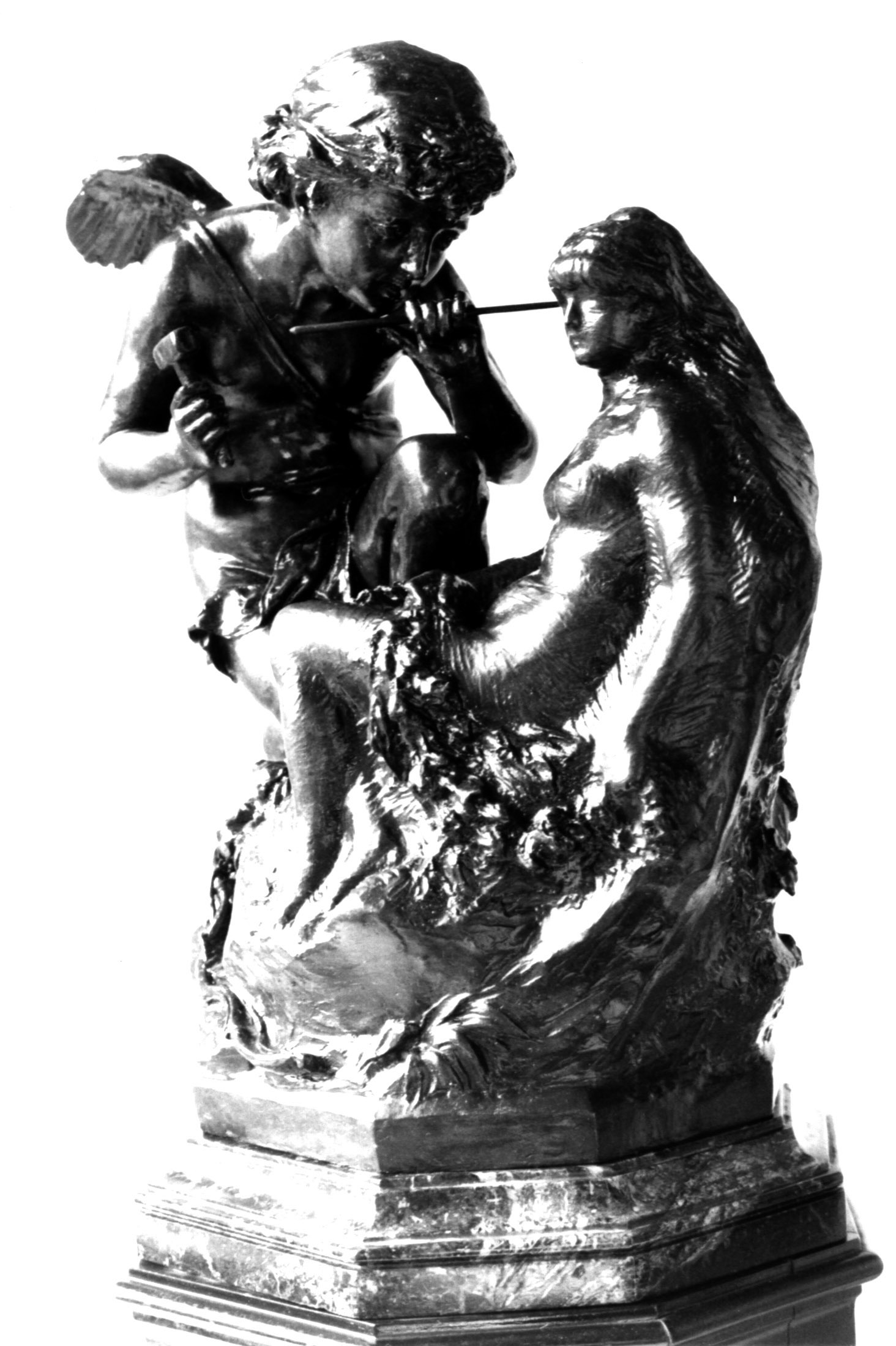 L'amore artista, putto alato che scolpisce una figura femminile (scultura, opera isolata) di Zannoni Ugo (sec. XIX)