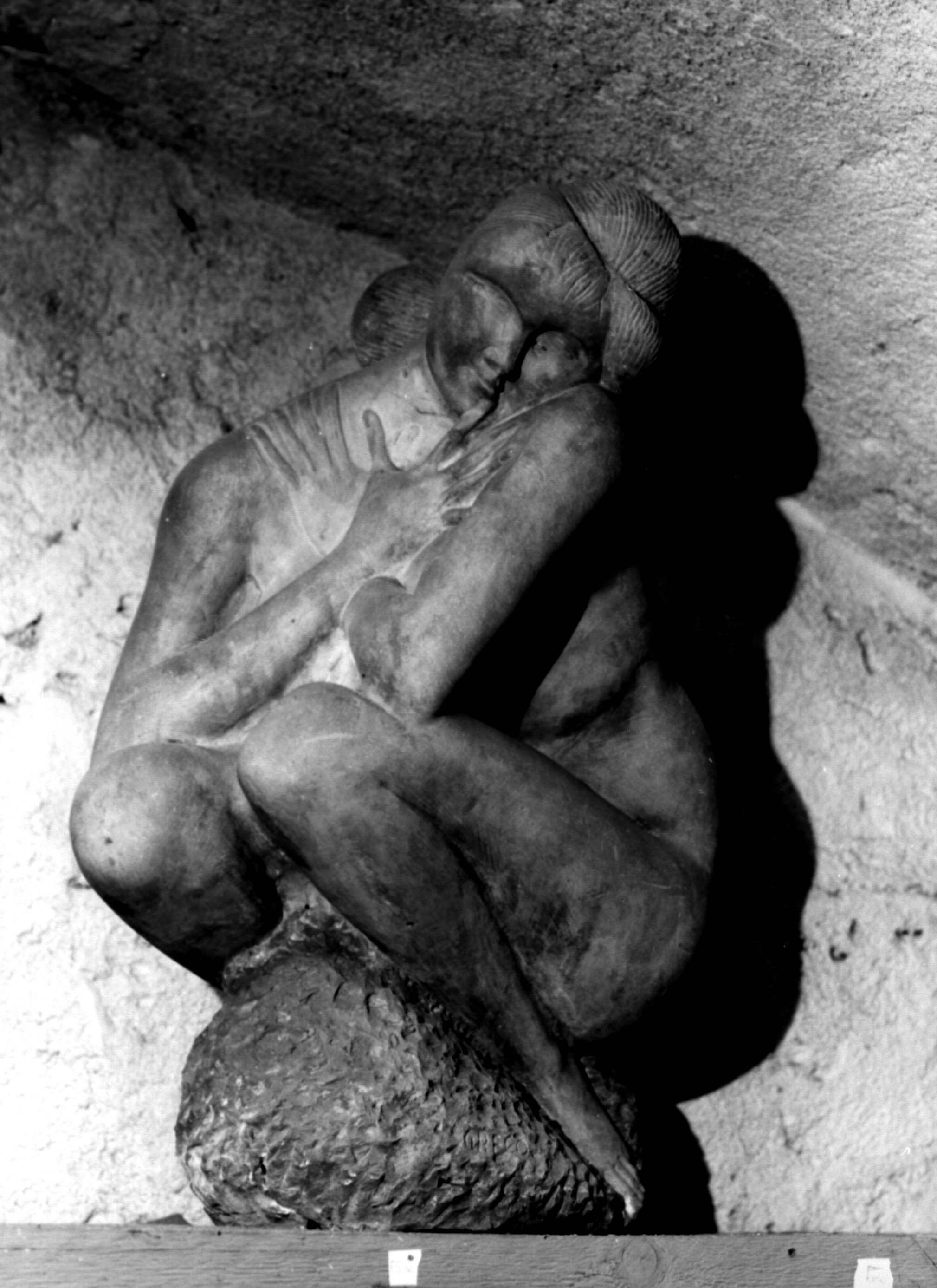 Figura accoccolata, figura femminile nuda accovacciata (scultura, opera isolata) di Greco Emilio (sec. XX)