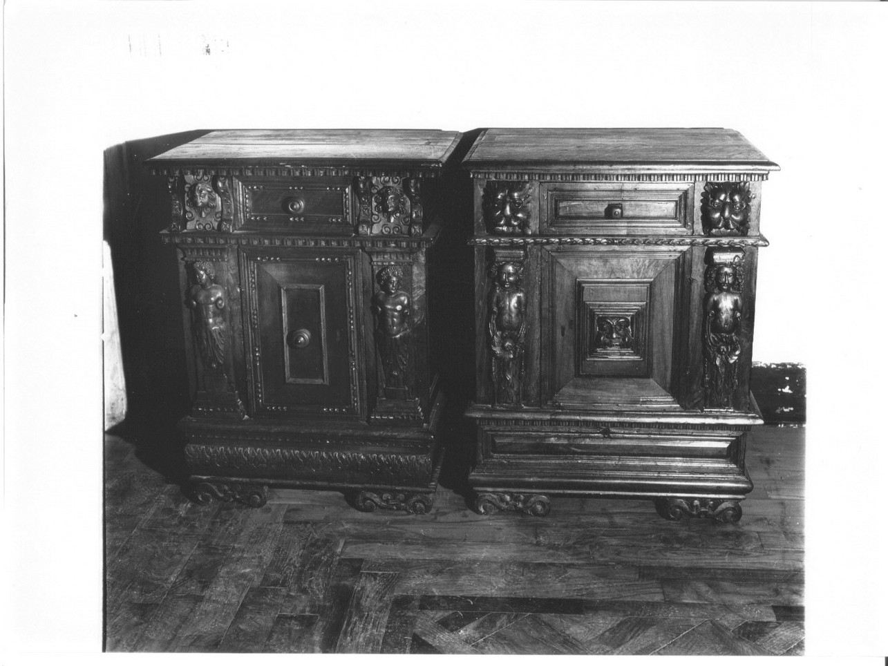 comodino, coppia - bottega Italia centrale (fine/ inizio XVI/ XVII, XIX)