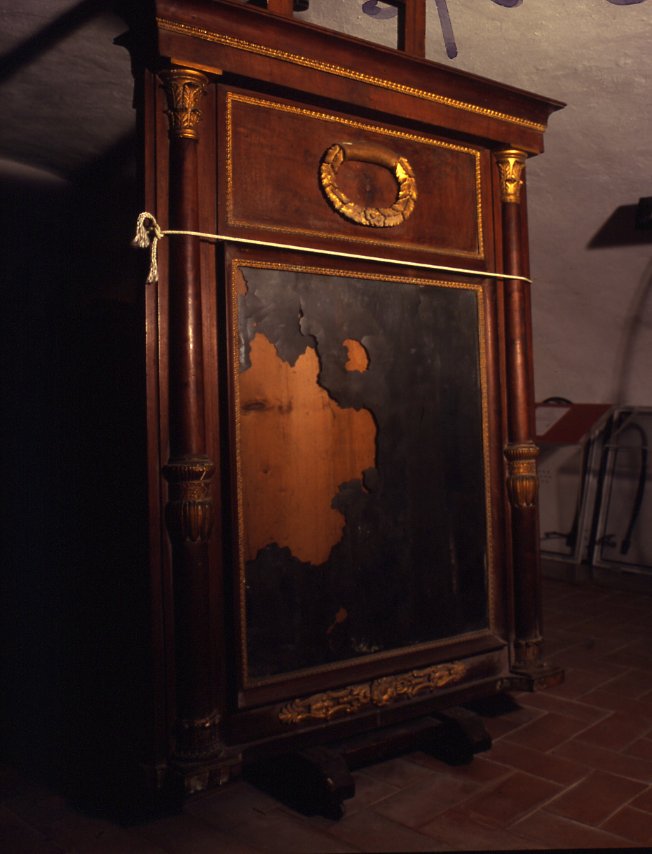 console con specchiera, opera isolata - ambito ligure (fine/ inizio XVIII/ XIX)