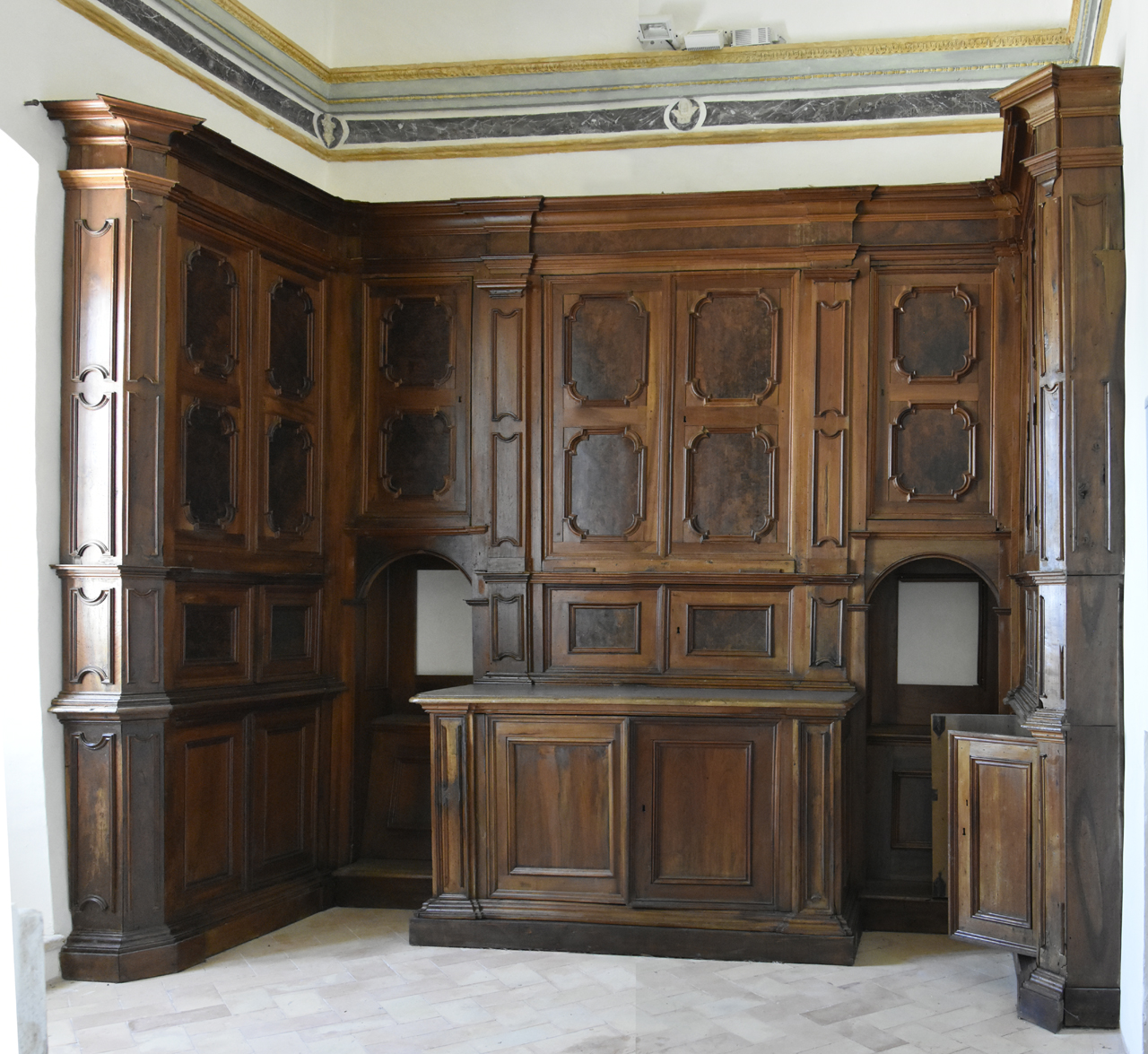 armadio di sacrestia, opera isolata - bottega umbra (XVIII)