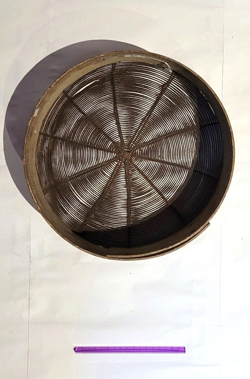 siazzu (setaccio, per grano, ARREDI E SUPPELLETTILI/ CONTENITORI, RECIPIENTI E OGGETTI DI USO DOMESTICO) - artigianato locale