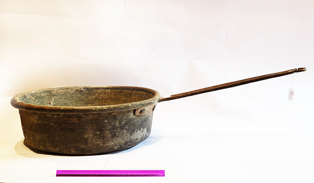 padella, a manico lungo, ARREDI E SUPPELLETTILI/ CONTENITORI, RECIPIENTI E OGGETTI DI USO DOMESTICO - artigianato