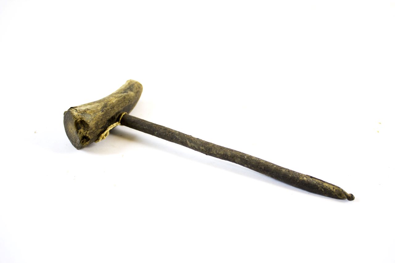 errina 'e ferru cun maniga 'e corru (succhiello, ARREDI E SUPPELLETTILI/ CONTENITORI, RECIPIENTI E OGGETTI DI USO DOMESTICO) - bottega artigianale lussurgese