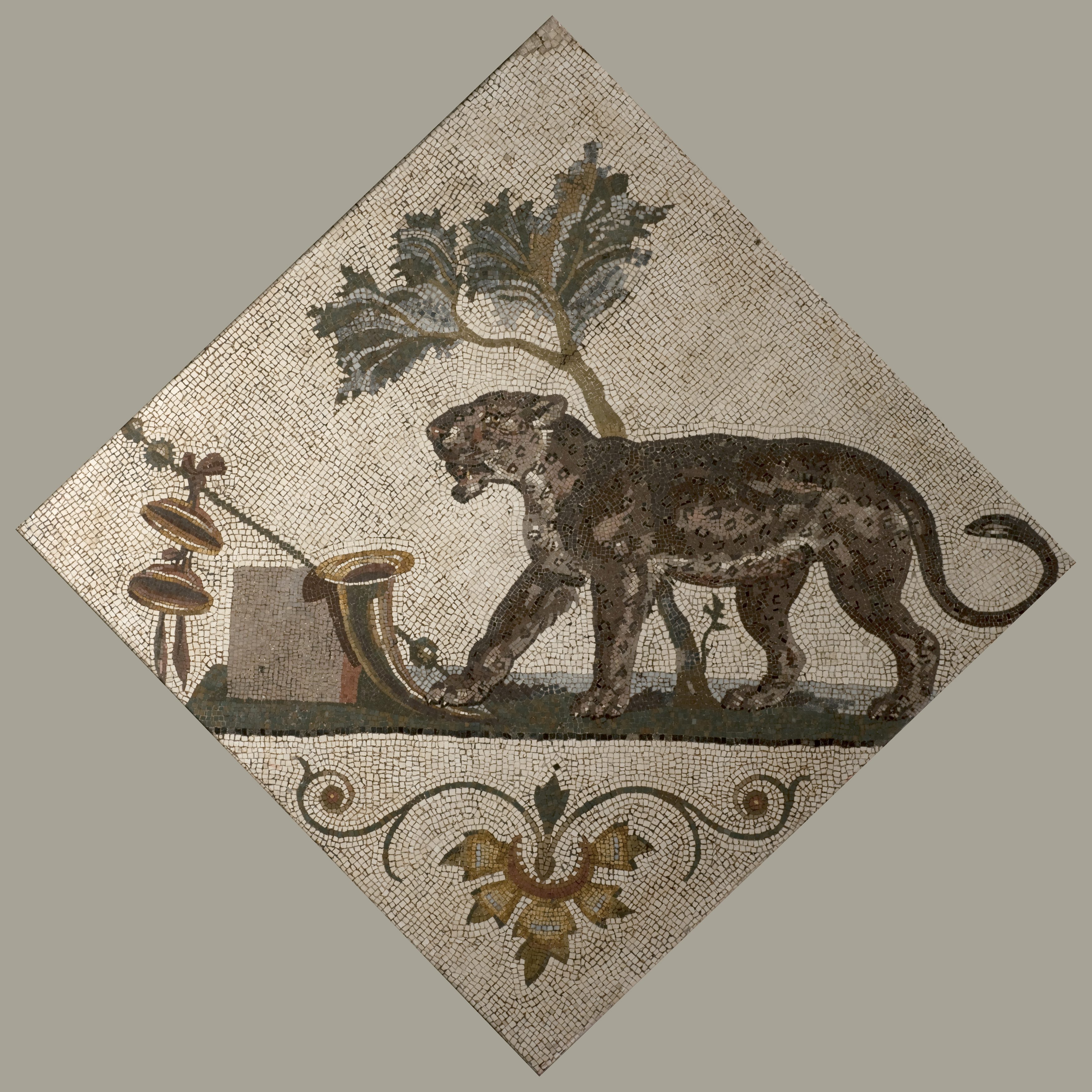 pantera/ simboli dionisiaci (mosaico/ pavimentale, policromo/ figurato) (seconda metà SECOLI/ I a.C)