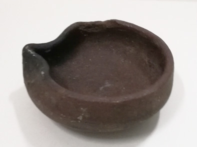 lumericchia (lucerna, ARREDI E SUPPELLETTILI/ CONTENITORI, RECIPIENTI E OGGETTI DI USO DOMESTICO)