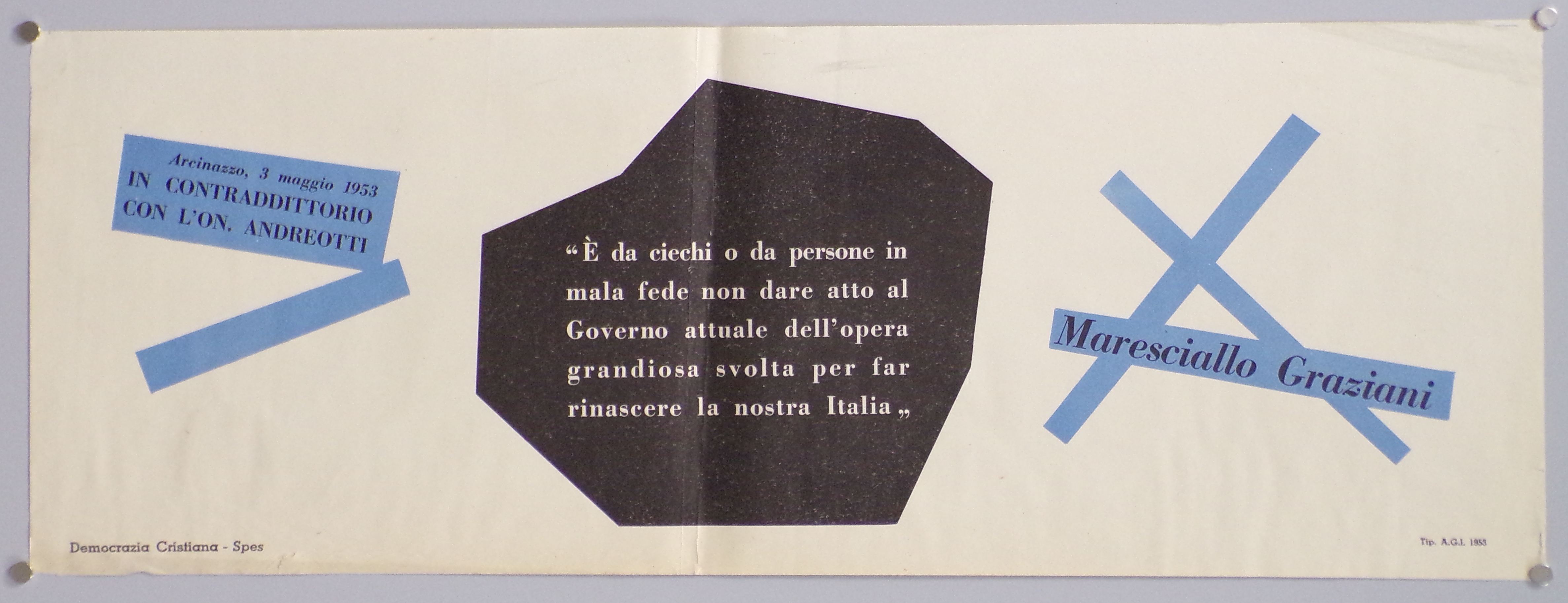 È da ciechi o da persone in malafede non dare atto al Governo attuale dell’opera grandiosa svolta per far rinascere la nostra Italia, Motivi astratti. Rettangoli azzurri tangenti e intersecati tra loro. Poligono irregolare nero al centro (locandina) - ambito romano (metà XX)