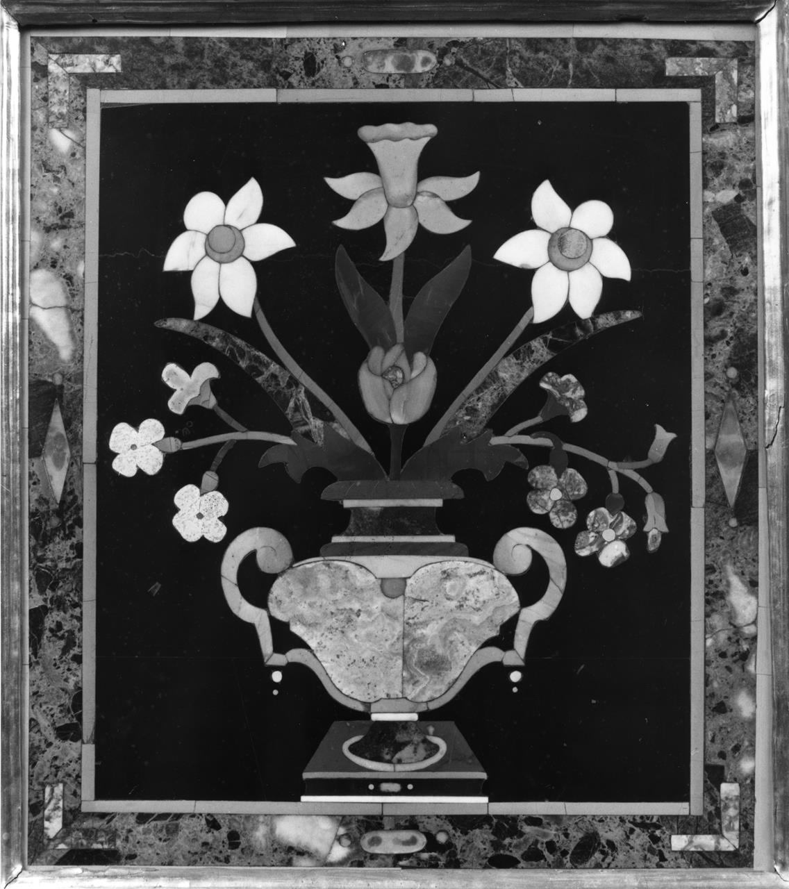 vaso di fiori e tromboncino (formella) - manifattura granducale (inizio XVII)