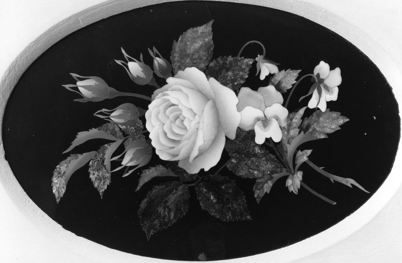 rosa e pansée (formella) - manifattura fiorentina (seconda metà XIX)