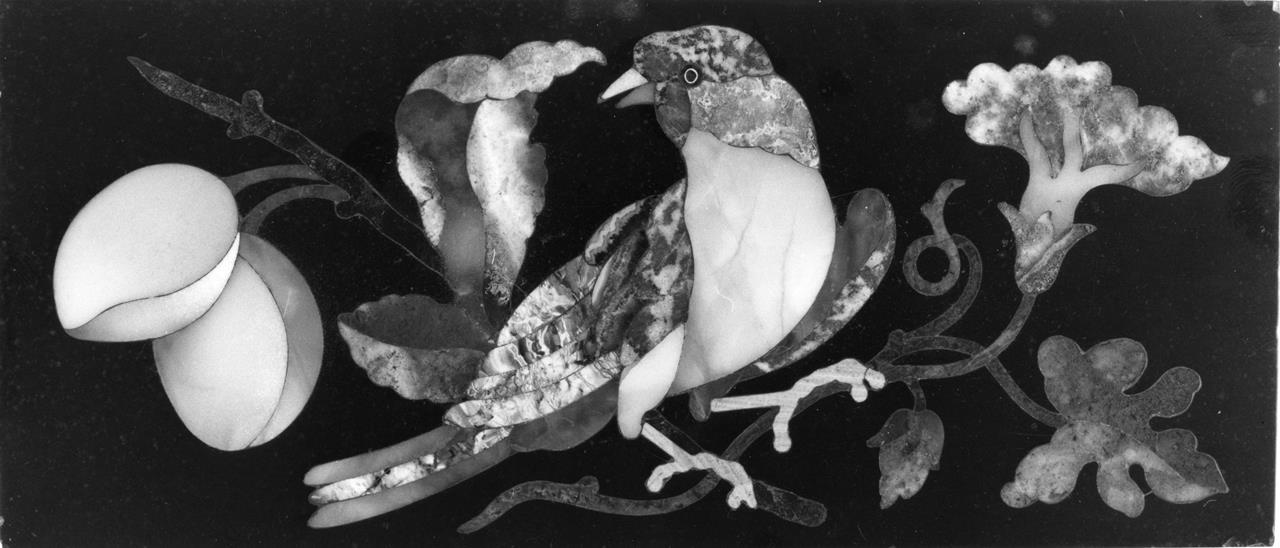 fiori, frutta e uccello (formella) - manifattura granducale (prima metà XVIII)