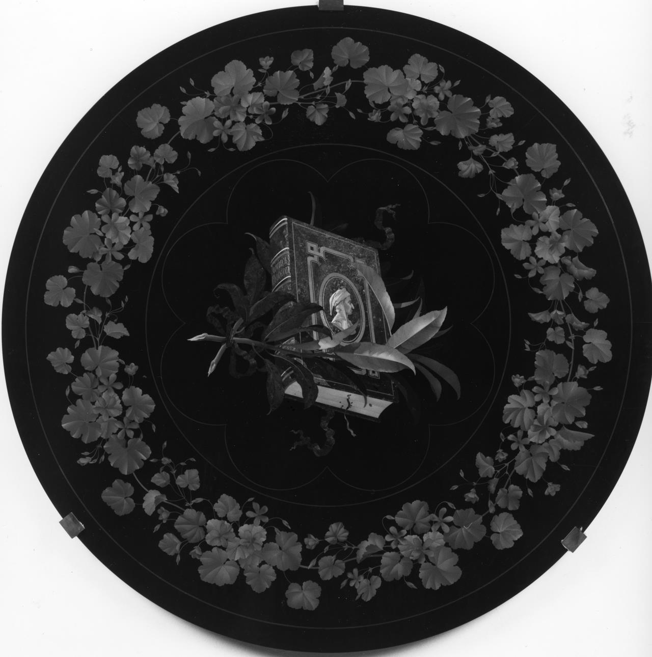 Emblemi danteschi e fiori (tavolo) - manifattura fiorentina (XIX)