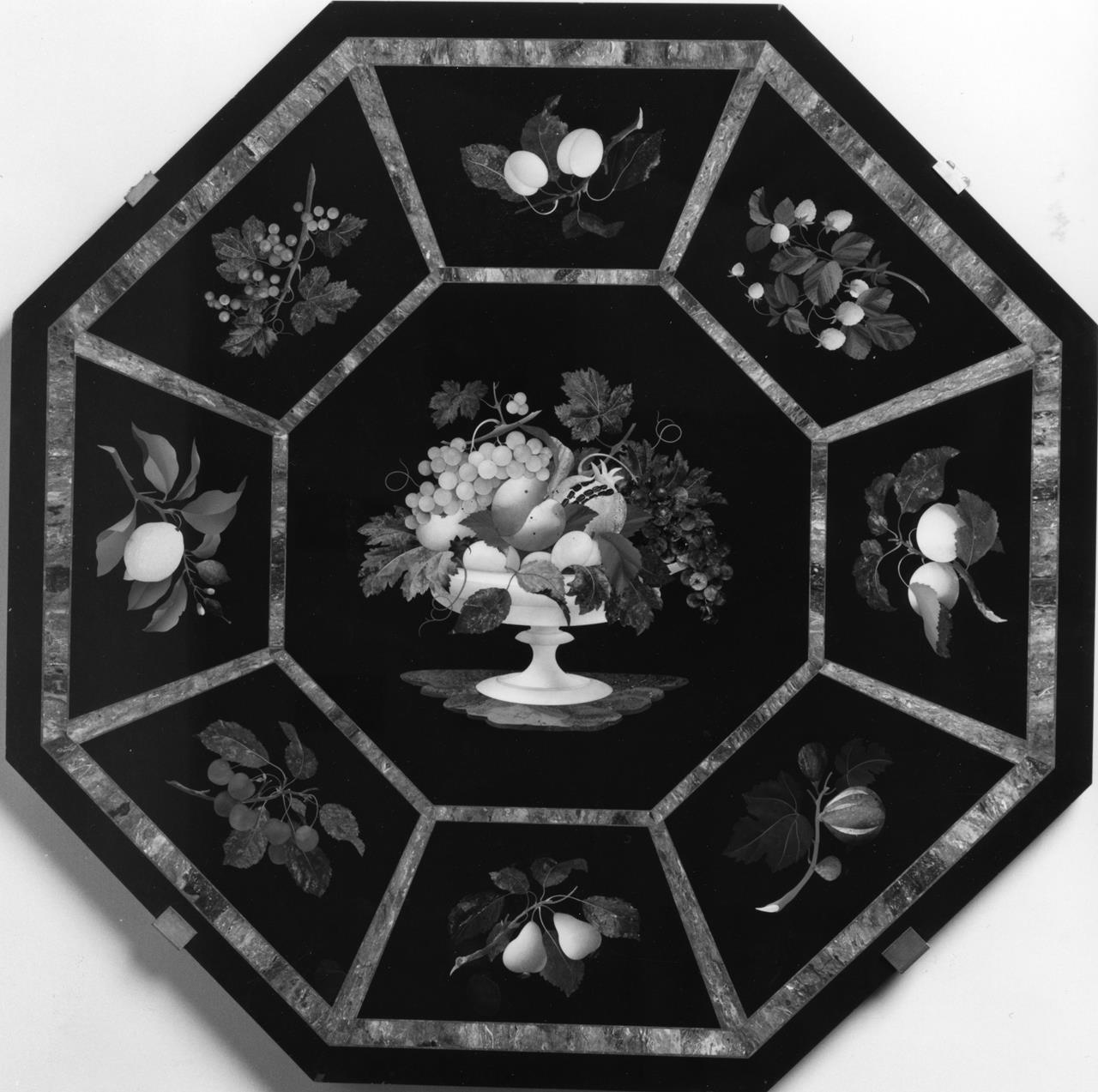 Coppa e composizione di frutta (tavolo) - manifattura fiorentina (XIX)