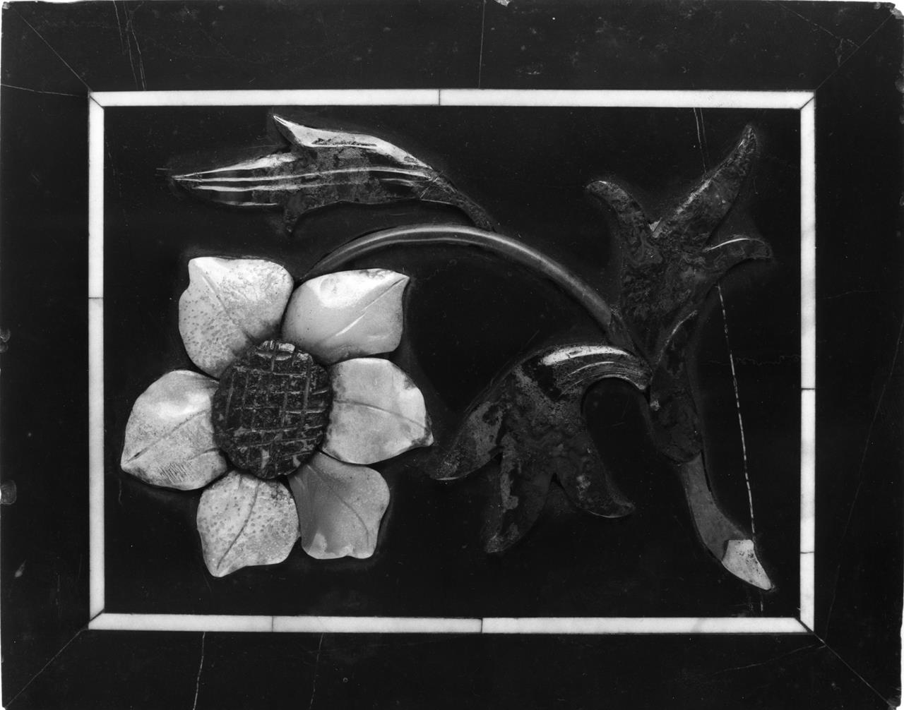 fiore (formella) - manifattura granducale (ultimo quarto XVII)