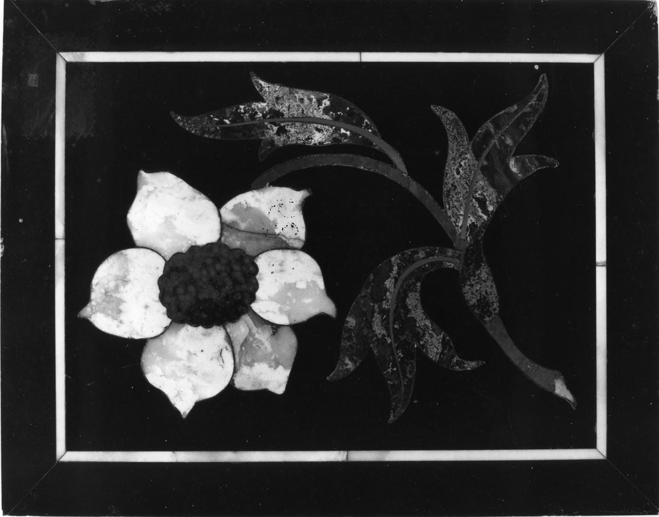 fiore (formella) - manifattura granducale (ultimo quarto XVII)