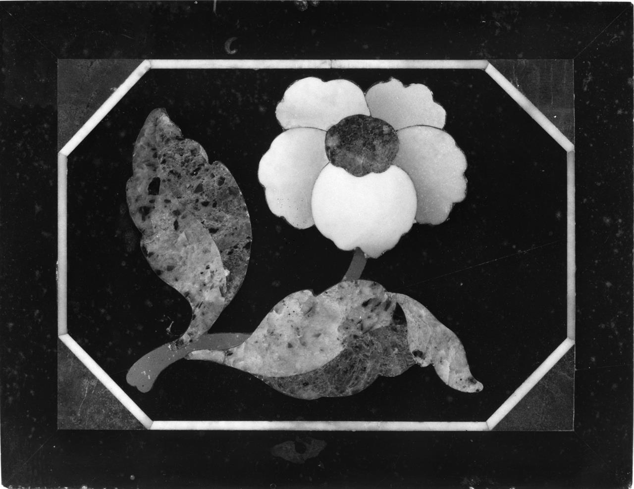 fiore (formella) - manifattura granducale (fine/ inizio XVII-XVIII)