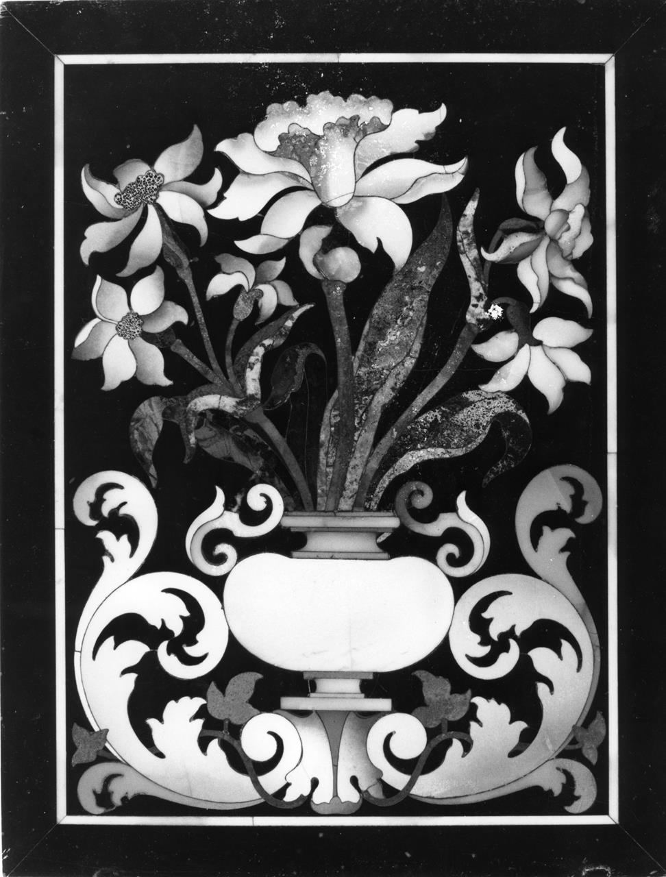 vaso di fiori e racemi (formella) - manifattura granducale (ultimo quarto XVII)