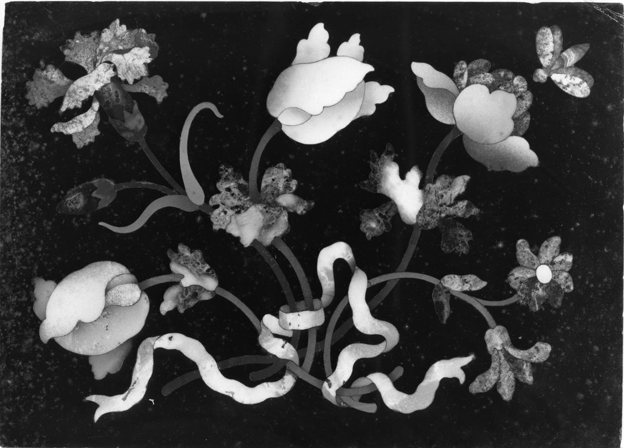 fiori e farfalle (formella) - manifattura granducale (XVIII)