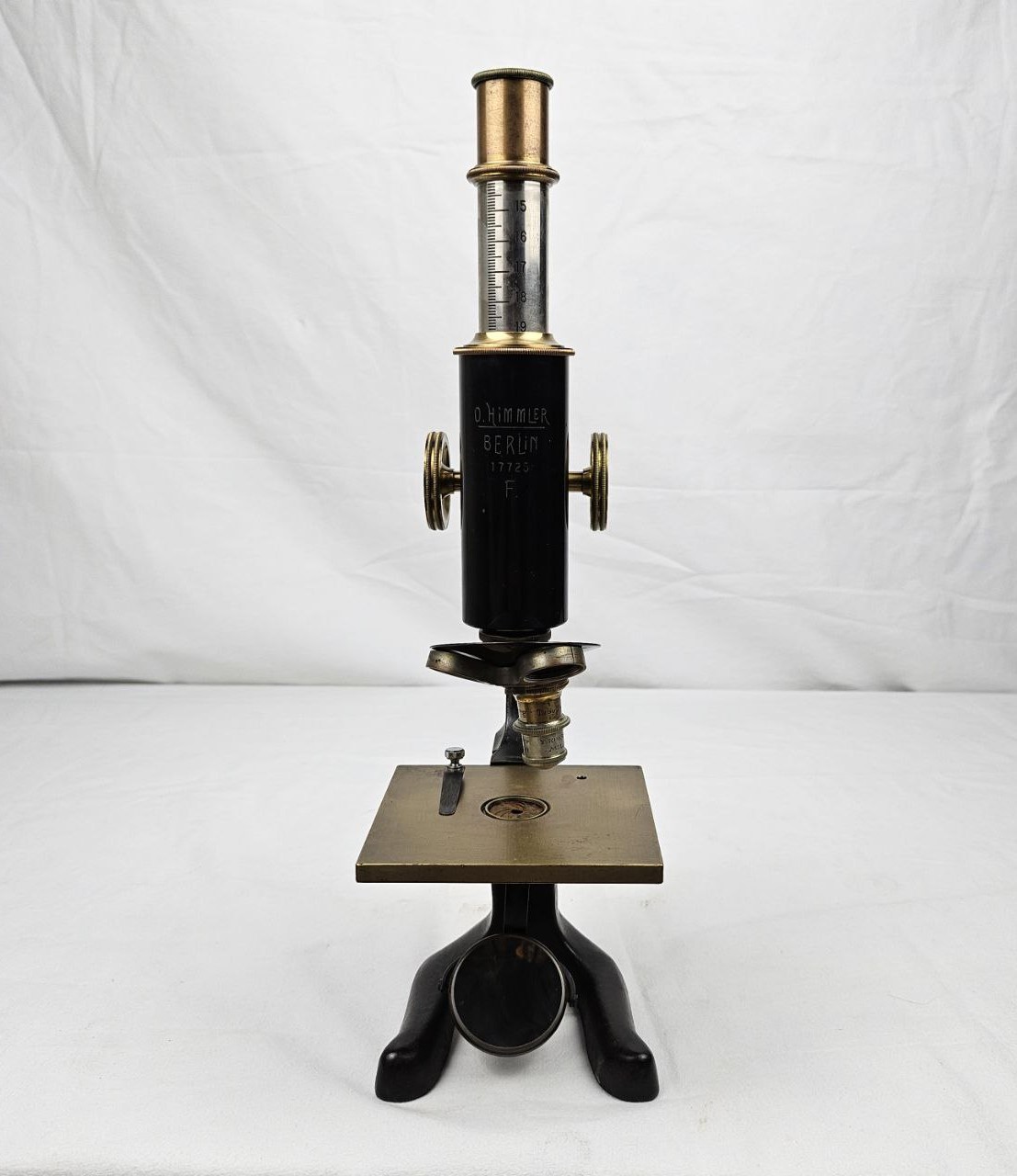 microscopio, a colonna con cremagliera di Himmler, Otto, Fratelli Koristka S.A - manifattura tedesca, manifattura italiana (fine/ inizio XIX/ XX)