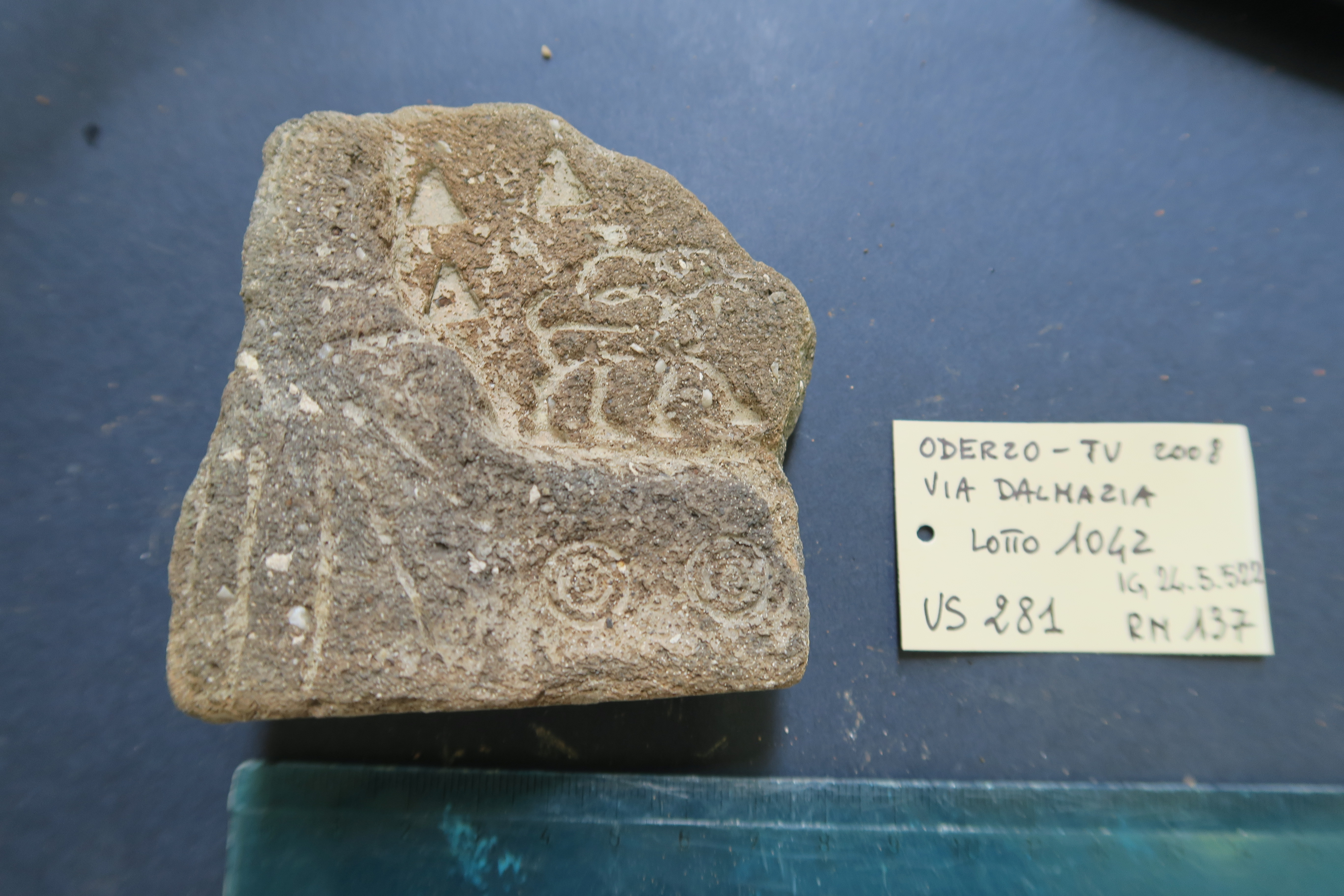 SINGOLO OGGETTO/ Elemento non vascolare, SECOLI/ ARCHI DI SECOLI/ V a.C.-IV a.C