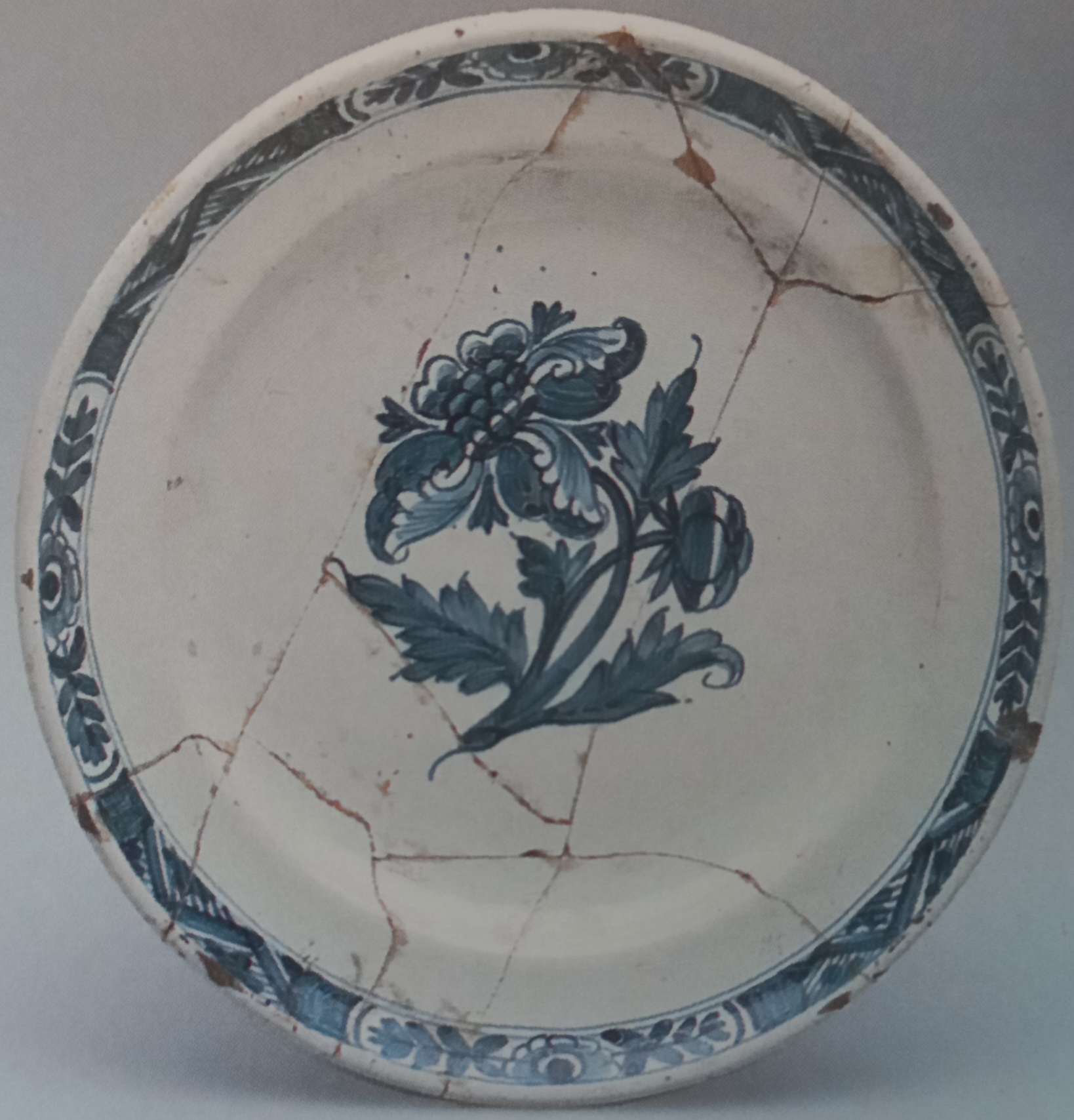 piatto, opera isolata di Antonibon, Giovanni Battista (bottega) - manifattura novese (secondo quarto XVIII)