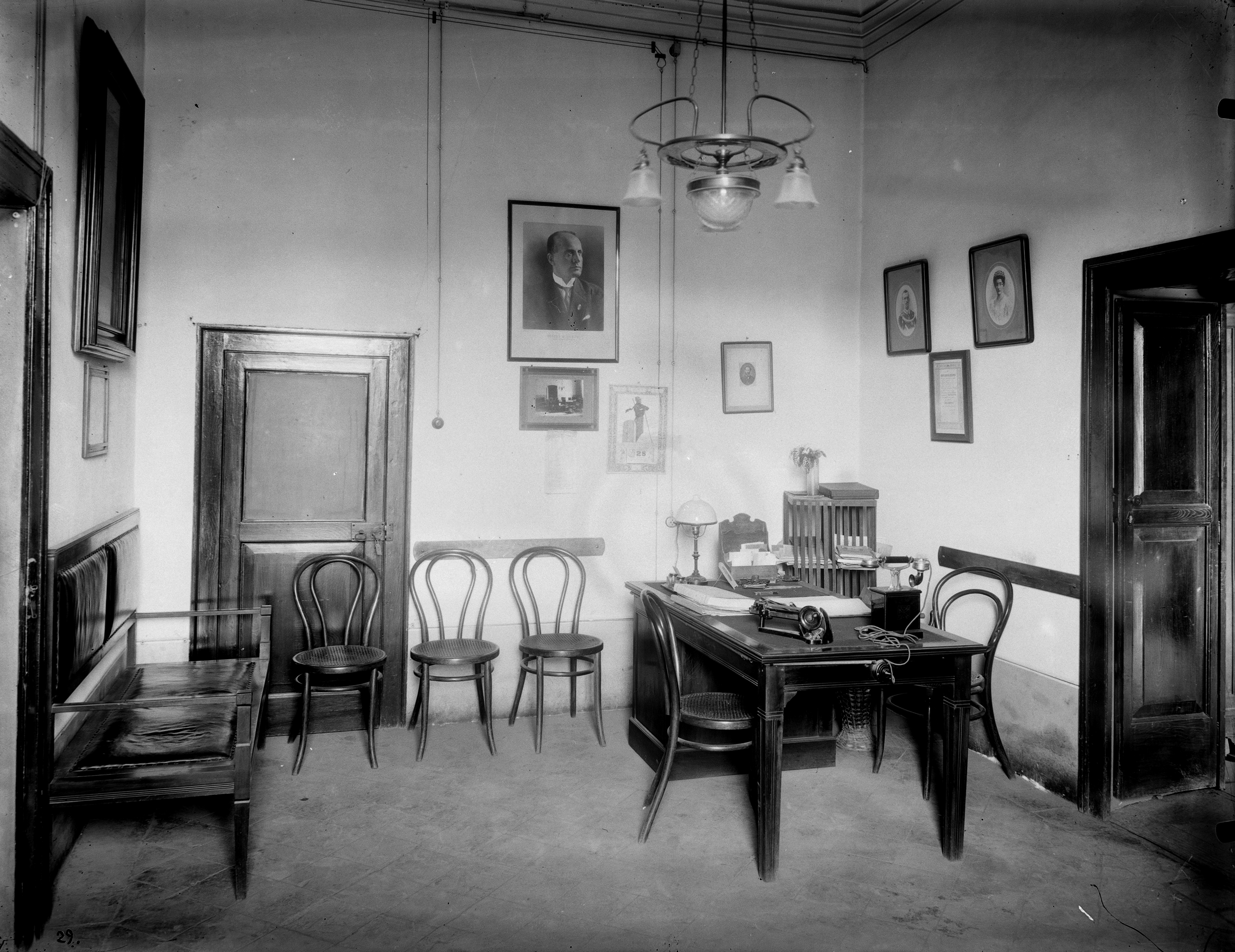 Scuole - Napoli - 1928 - Fotografie (negativo) di Losacco De Gioia, Domenico, Regia Scuola Industriale Alfonso Casanova (secondo quarto XX)