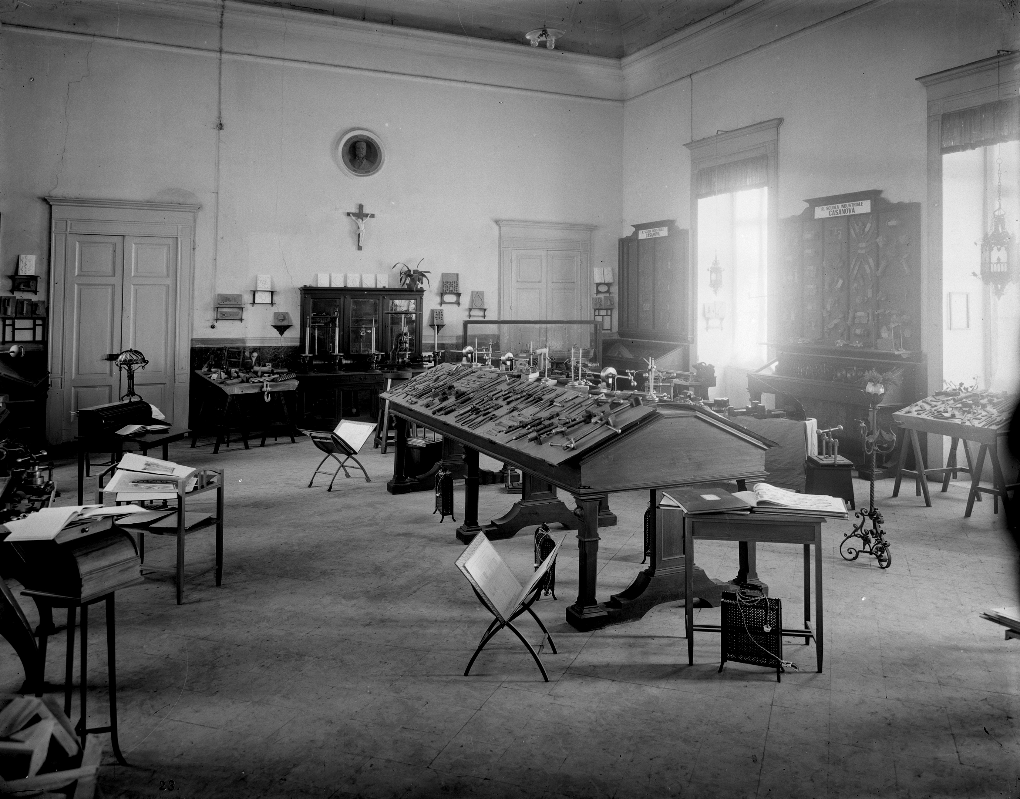 Scuole - Napoli - 1928 - Fotografie (negativo) di Losacco De Gioia, Domenico, Regia Scuola Industriale Alfonso Casanova (secondo quarto XX)