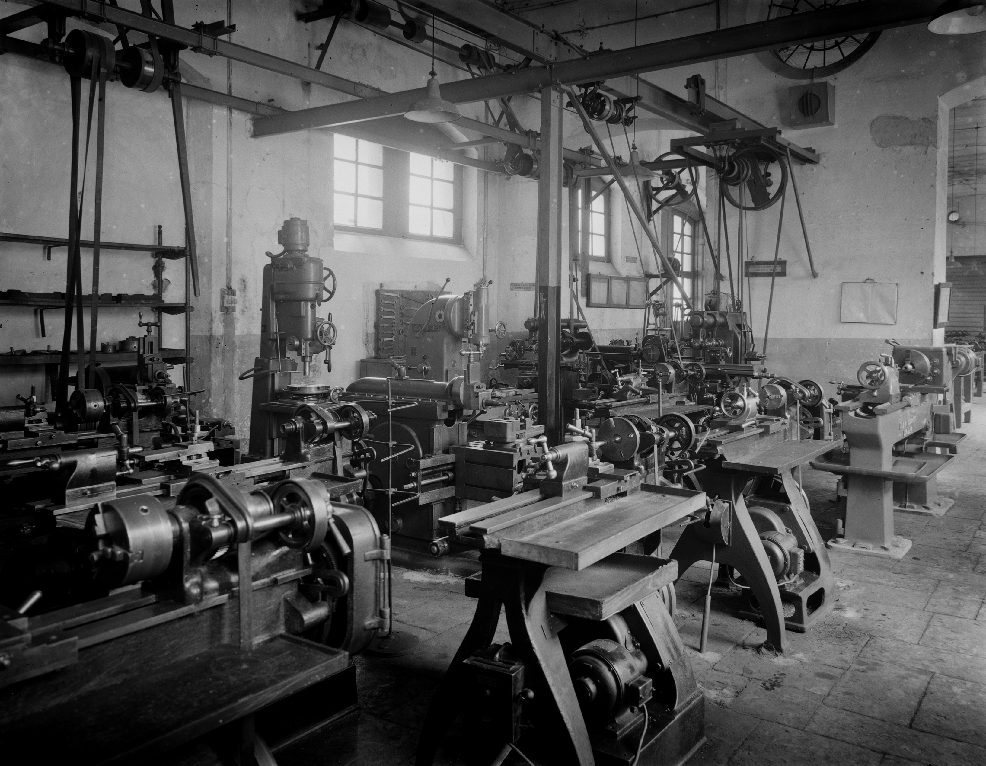 Istituto scolastico Alfonso Casanova <Napoli> - Fotografie (negativo) di Anonimo, Regia Scuola Industriale Alfonso Casanova (secondo quarto XX)