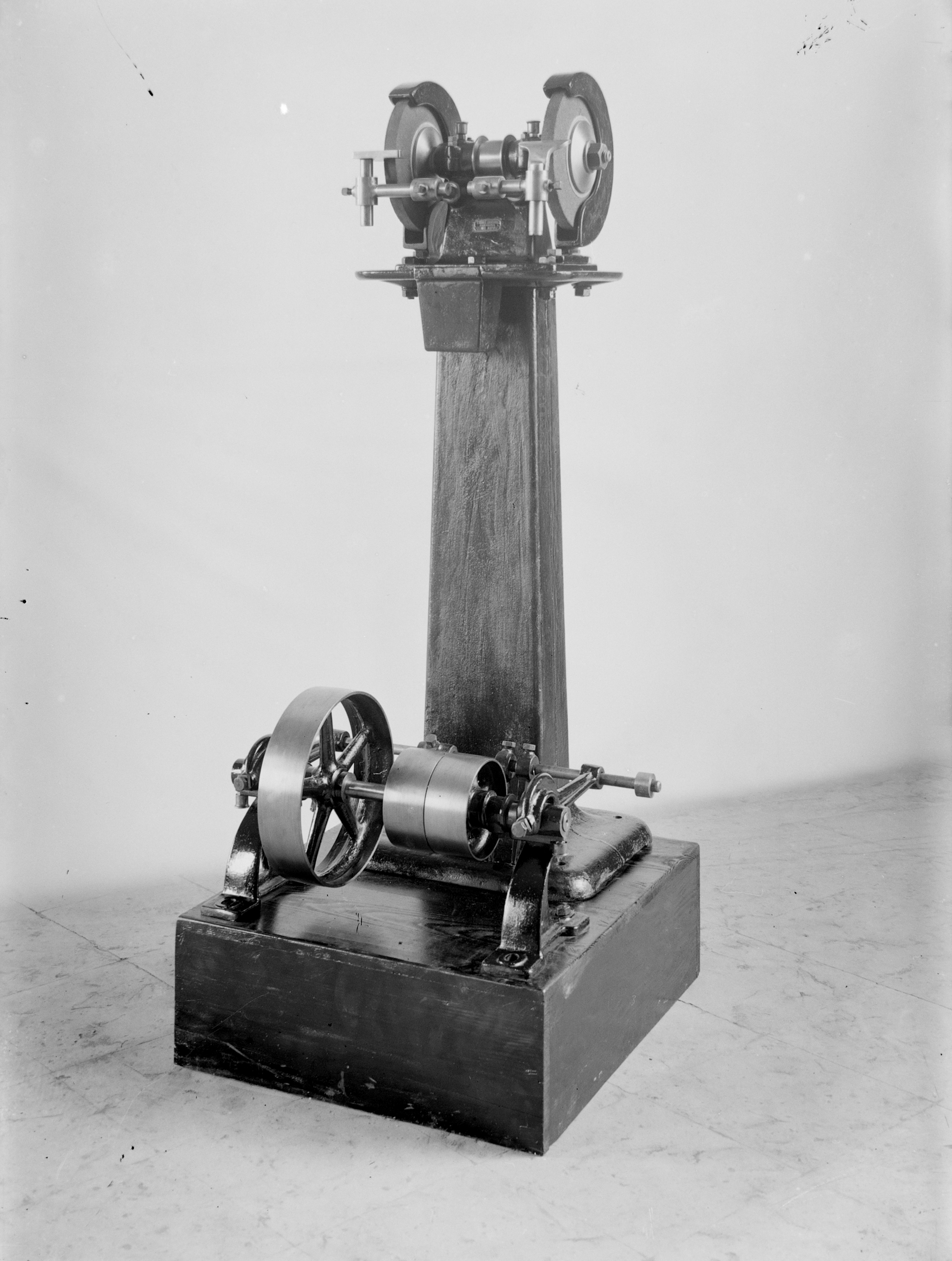 Istituto scolastico Alfonso Casanova <Napoli> - Fotografie (negativo) di Anonimo, Regia Scuola Industriale Alfonso Casanova (secondo quarto XX)