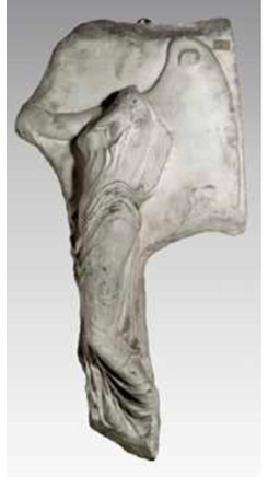 Nike che innalza un trofeo, dal Tempio di Atene Nike, Frammento di una Nike (scultura/copia, frammento) - ambito italiano (primo quarto XX)