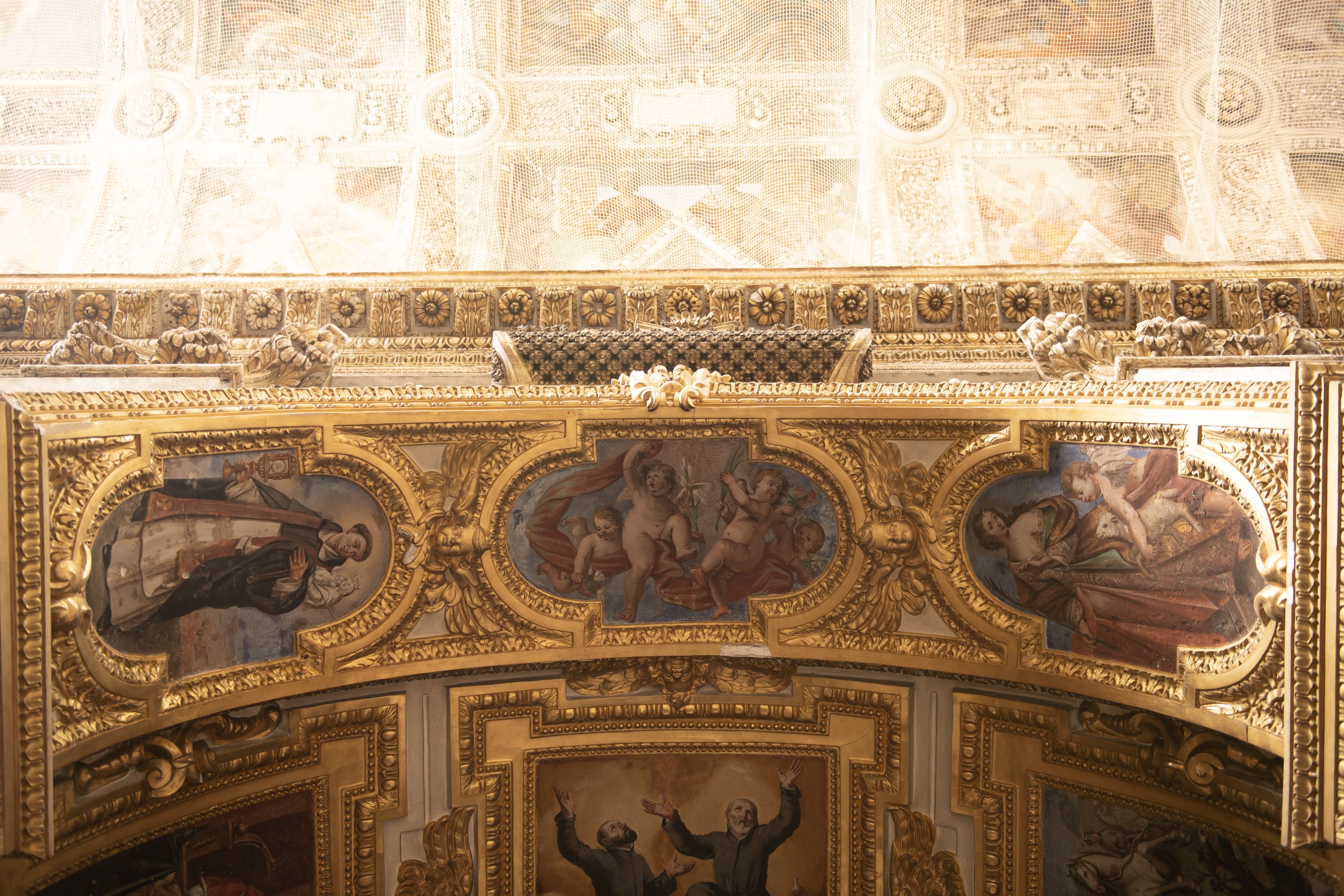 angeli in volo (decorazione plastico-pittorica, elemento d'insieme) di De Popoli Giacinto (sec. XVII)