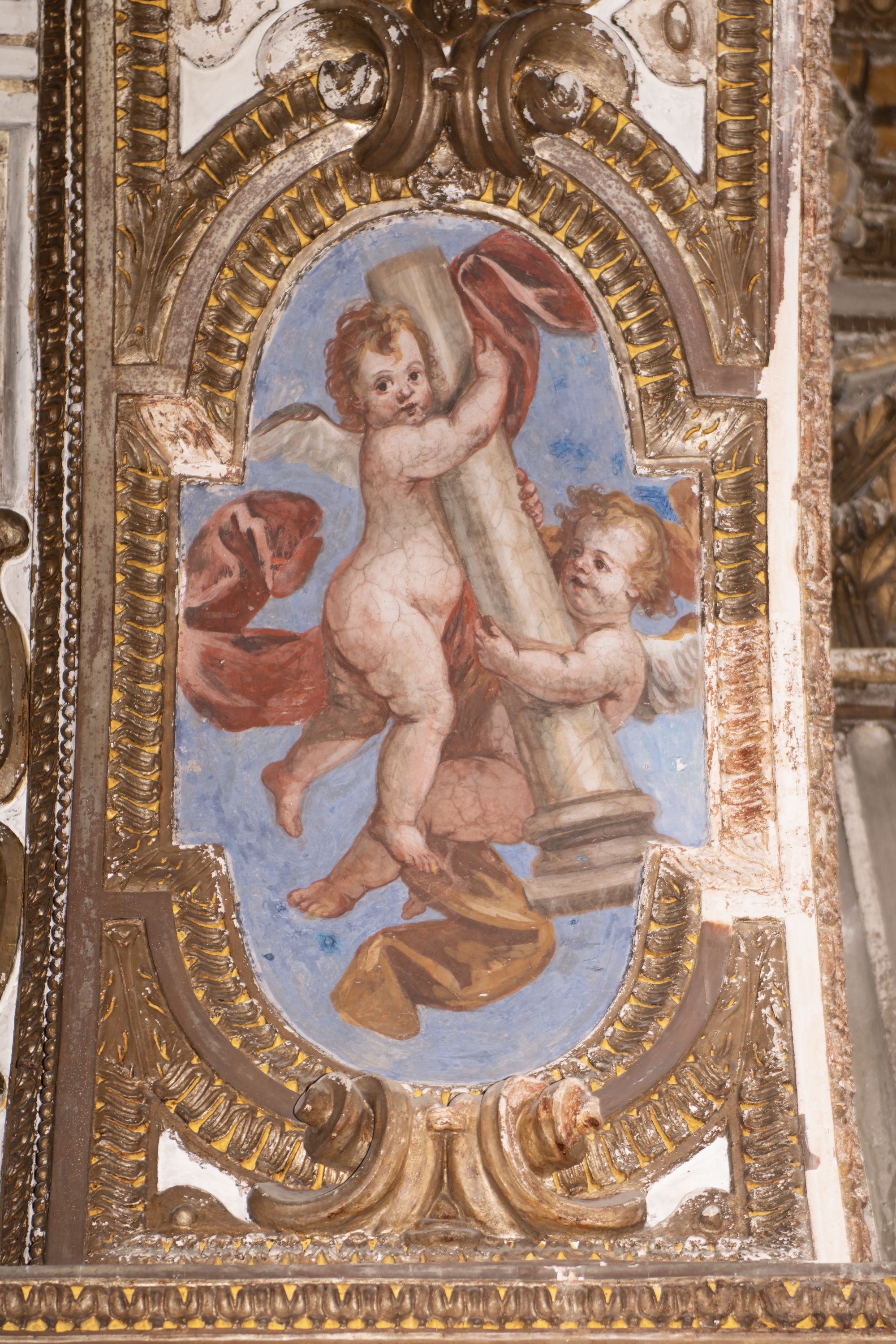 angeli con i simboli dellla Passione (decorazione plastico-pittorica) di De Popoli Giacinto (maniera) (sec. XVII)