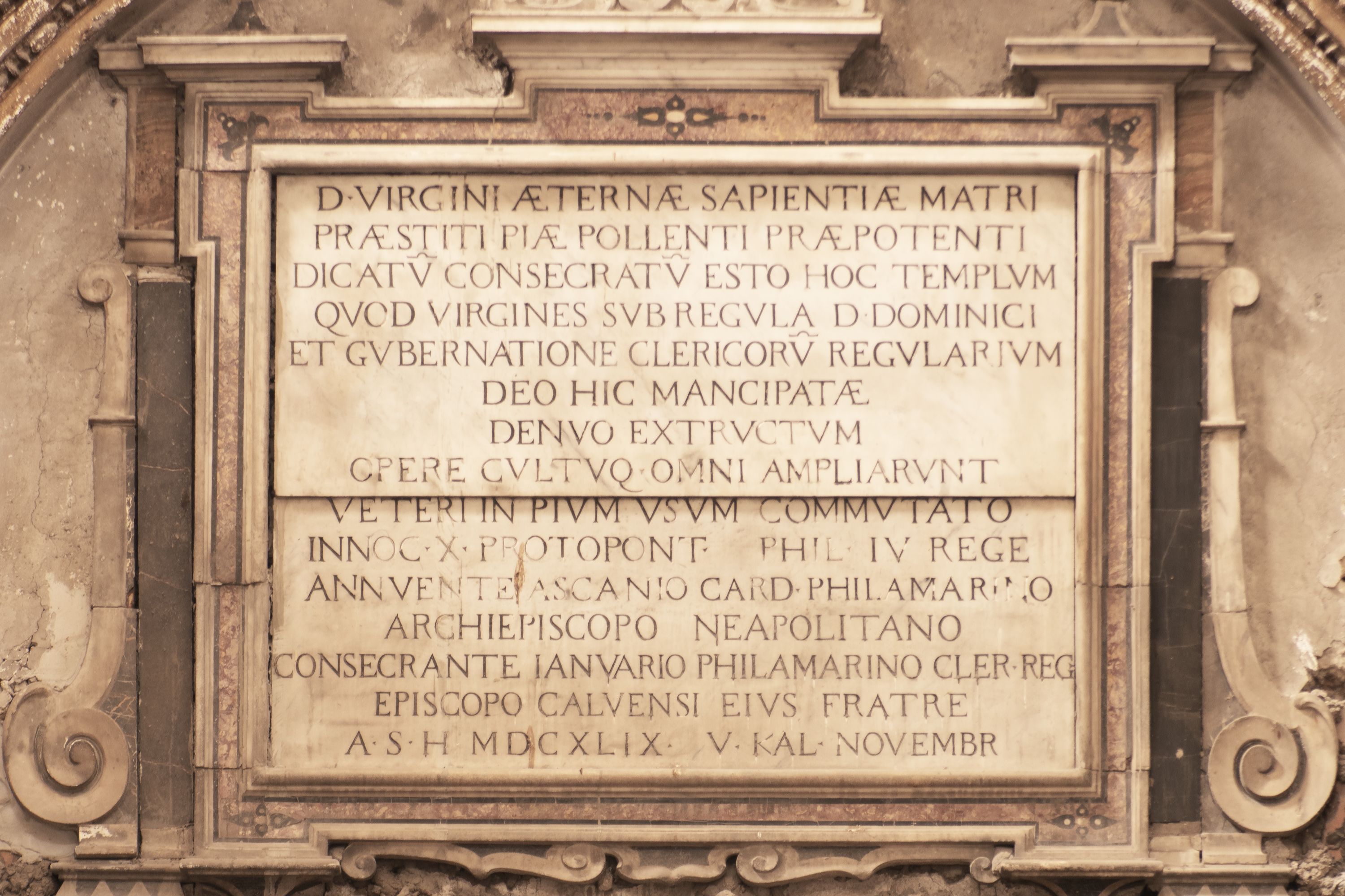 lapide con epigrafe - bottega napoletana (sec. XVII)