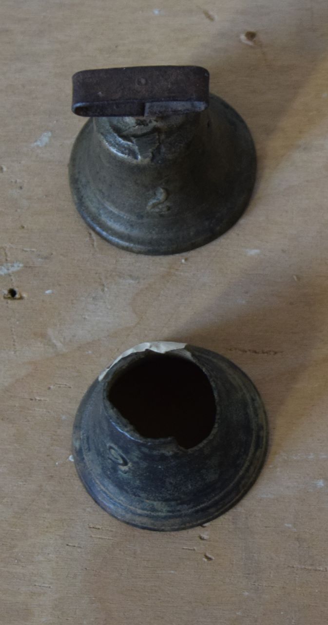 soggetto non rilevabile (campanella processionale, coppia) - manifattura calabrese (XVII-XVIII)