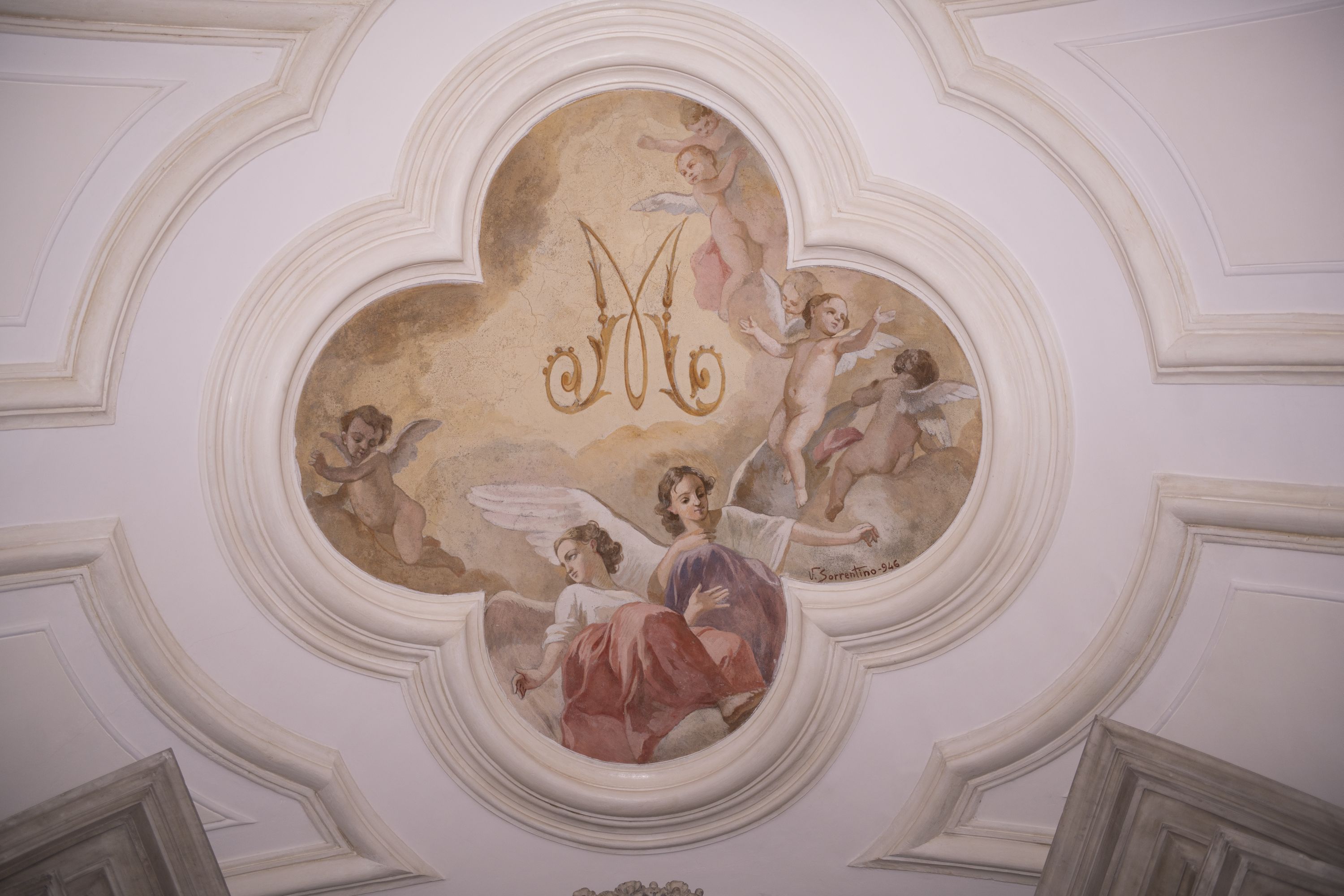 angeli adoranti il monogramma mariano (dipinto) di Sorrentino Vincenzo (sec. XX)