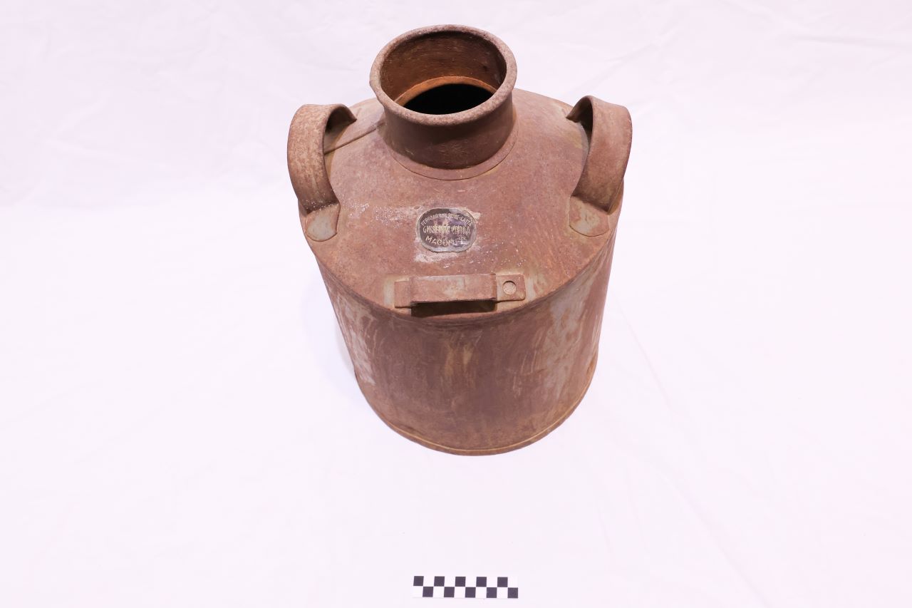 brocca po su latte (contenitore, per latte, ARREDI E SUPPELLETTILI/ CONTENITORI, RECIPIENTI E OGGETTI DI USO DOMESTICO)