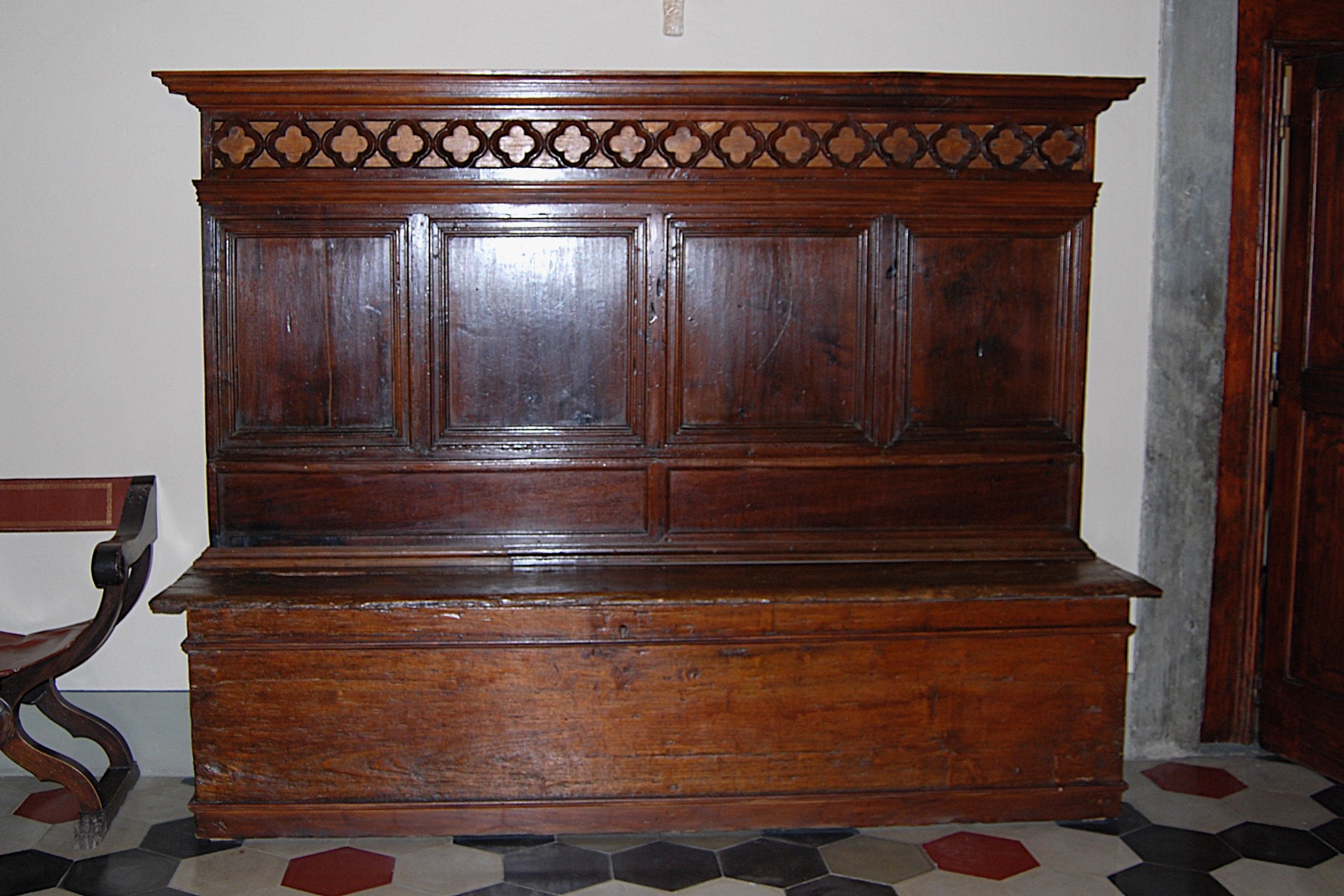 cassapanca - bottega italiana (XVI)