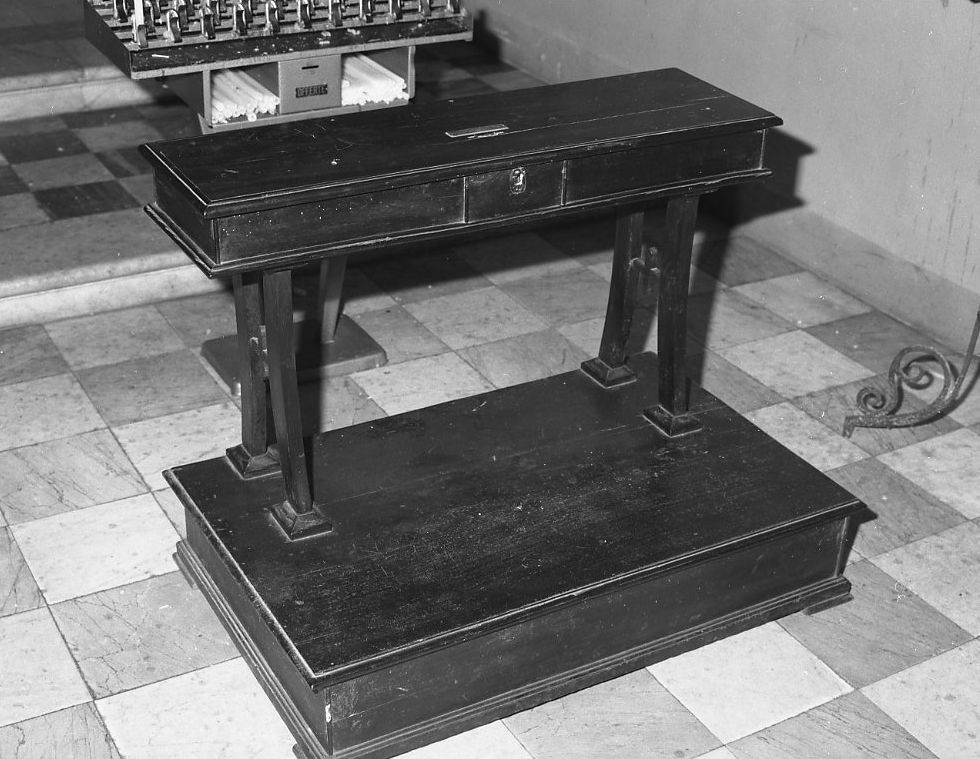 inginocchiatoio - bottega volterrana (prima metà sec. XX)